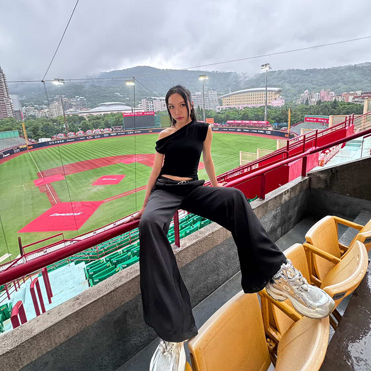 低腰Ｖ型西裝長褲