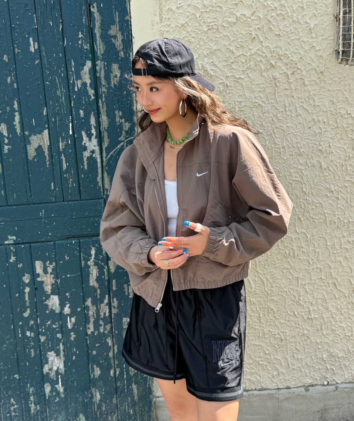 Nike 女款棕色防曬立領機能外套