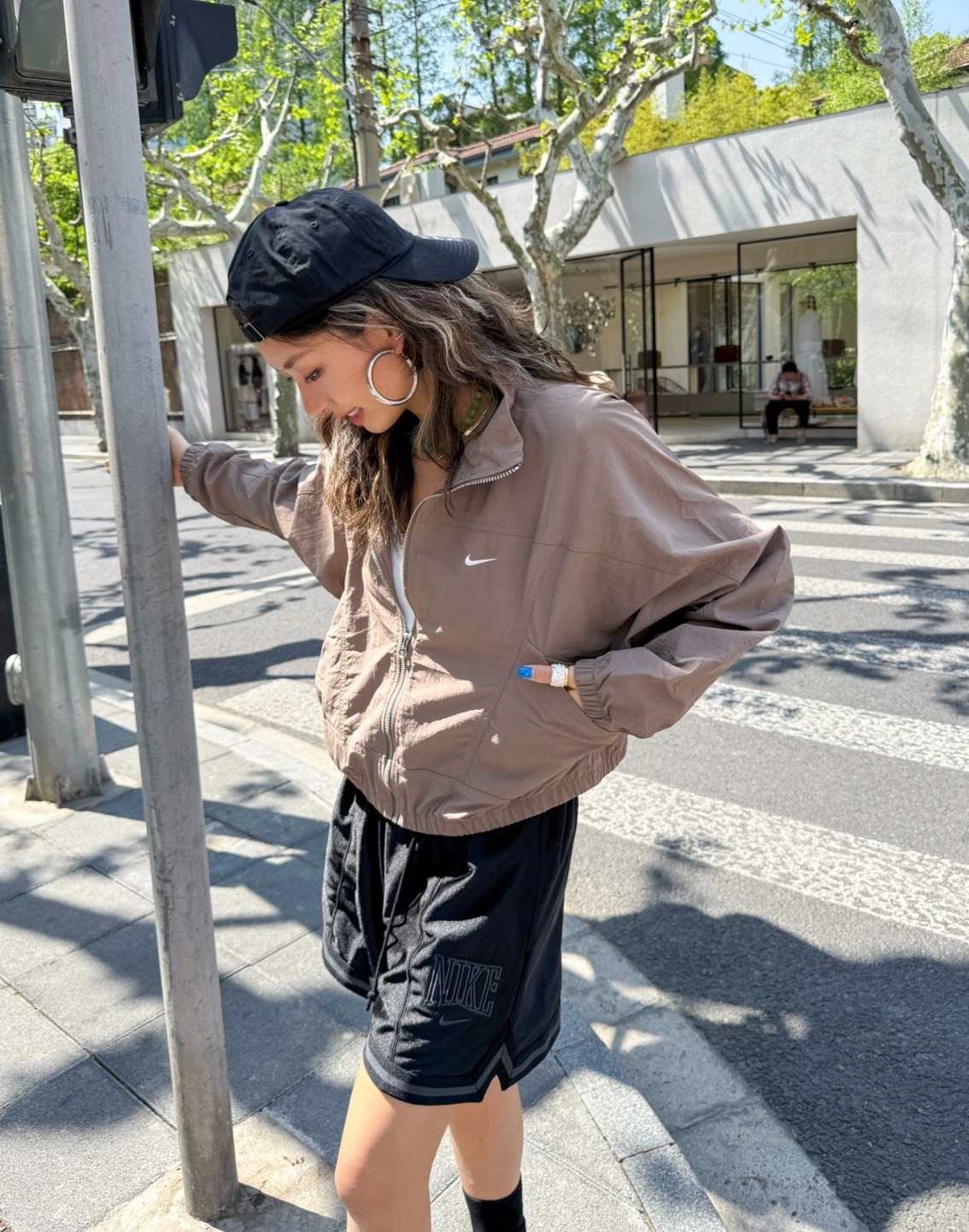 Nike 女款棕色防曬立領機能外套