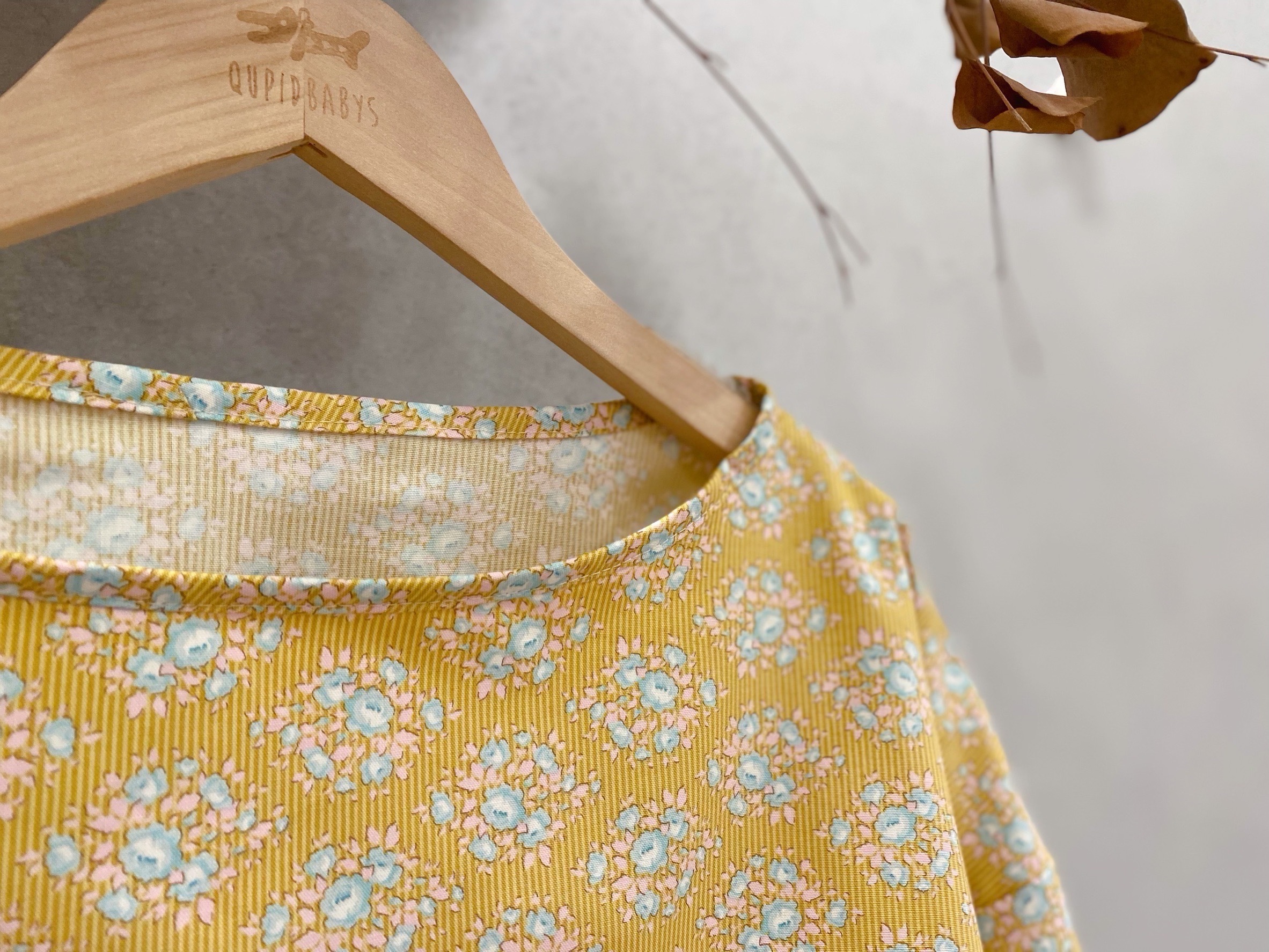 tilda黃條紋小花 媽咪波浪木耳袖上衣