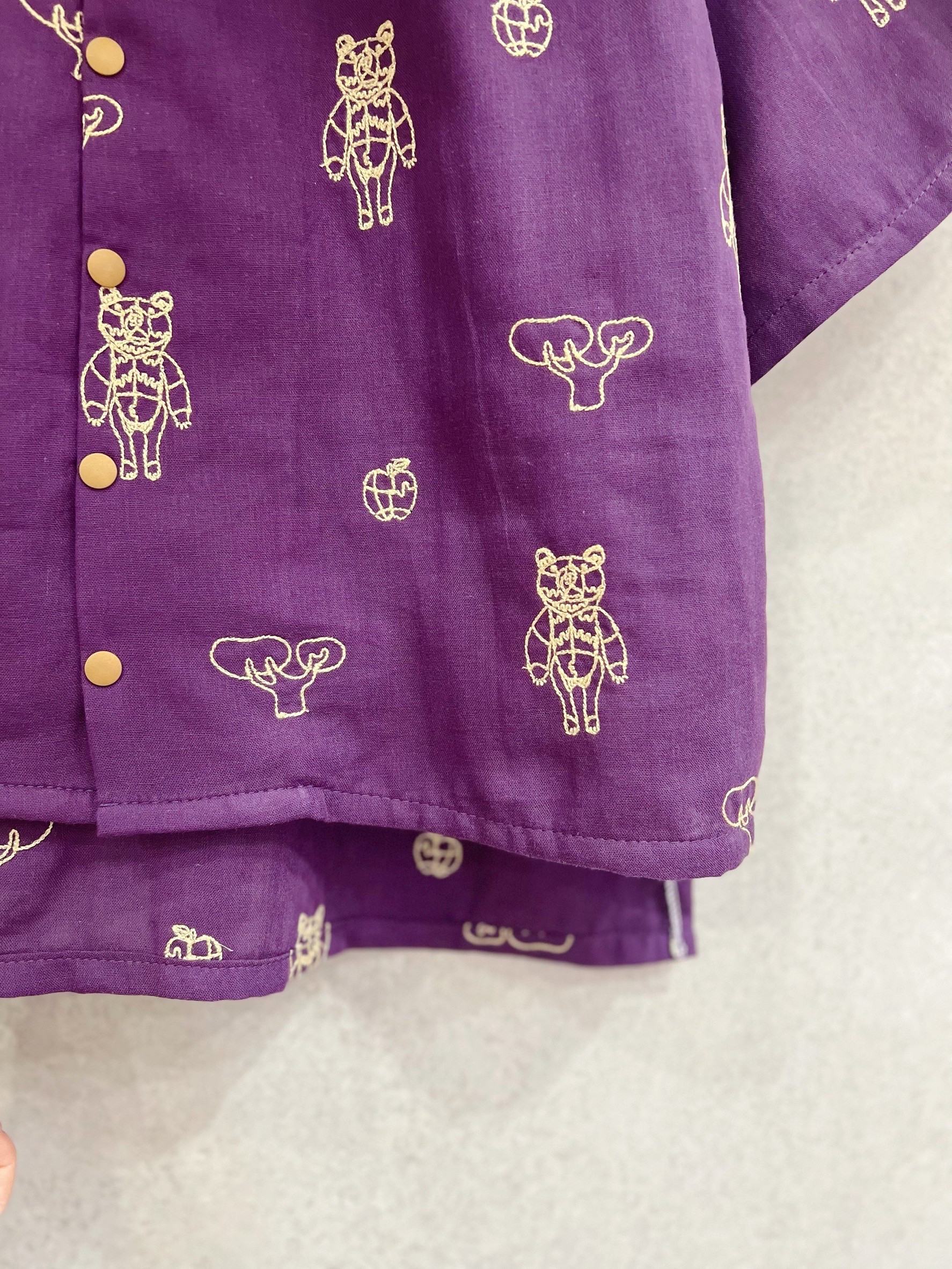 紫刺繡熊 媽咪圓領學院襯衫