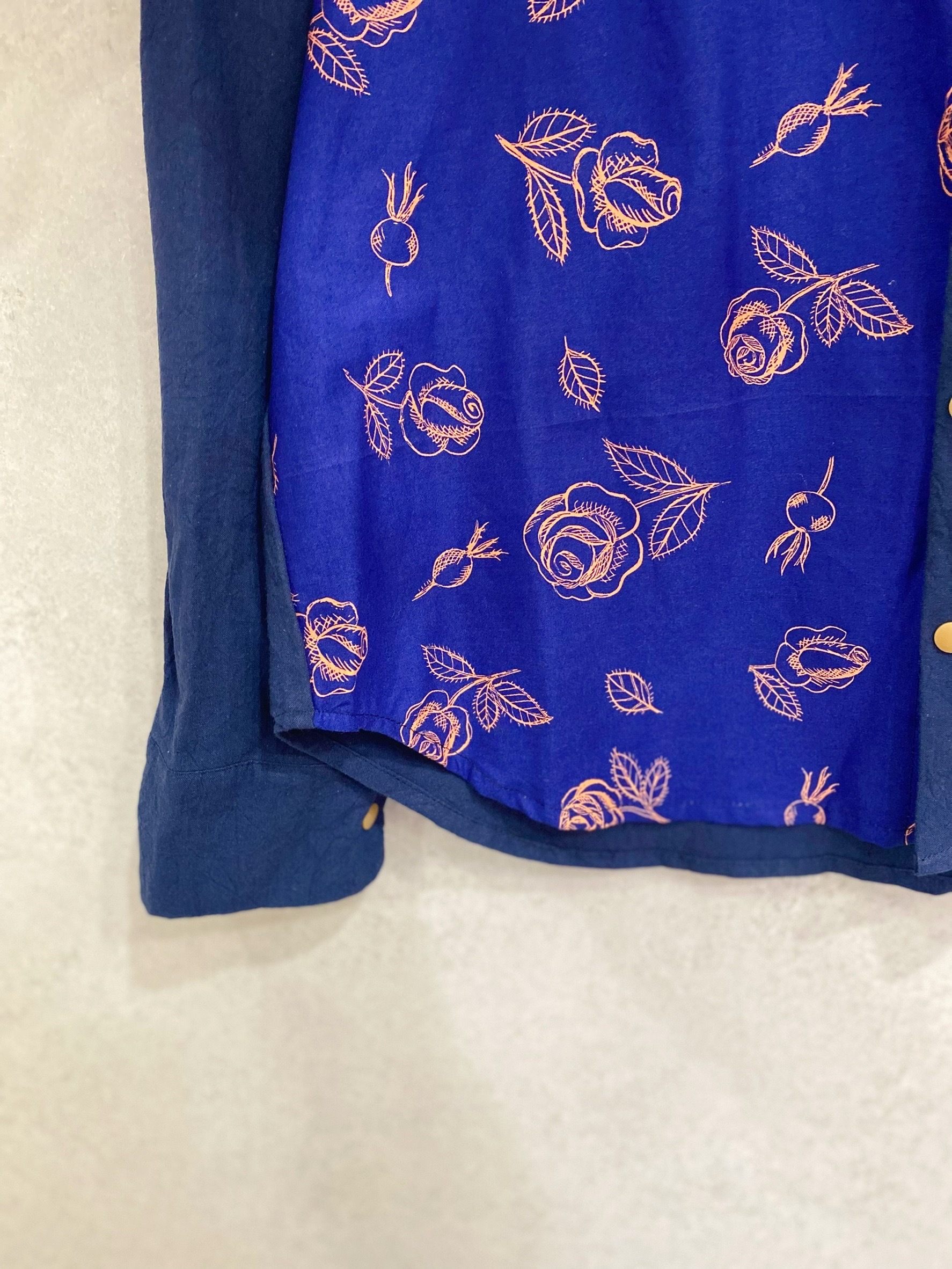 藍底橘玫瑰 爸比拼接長袖襯衫(M)