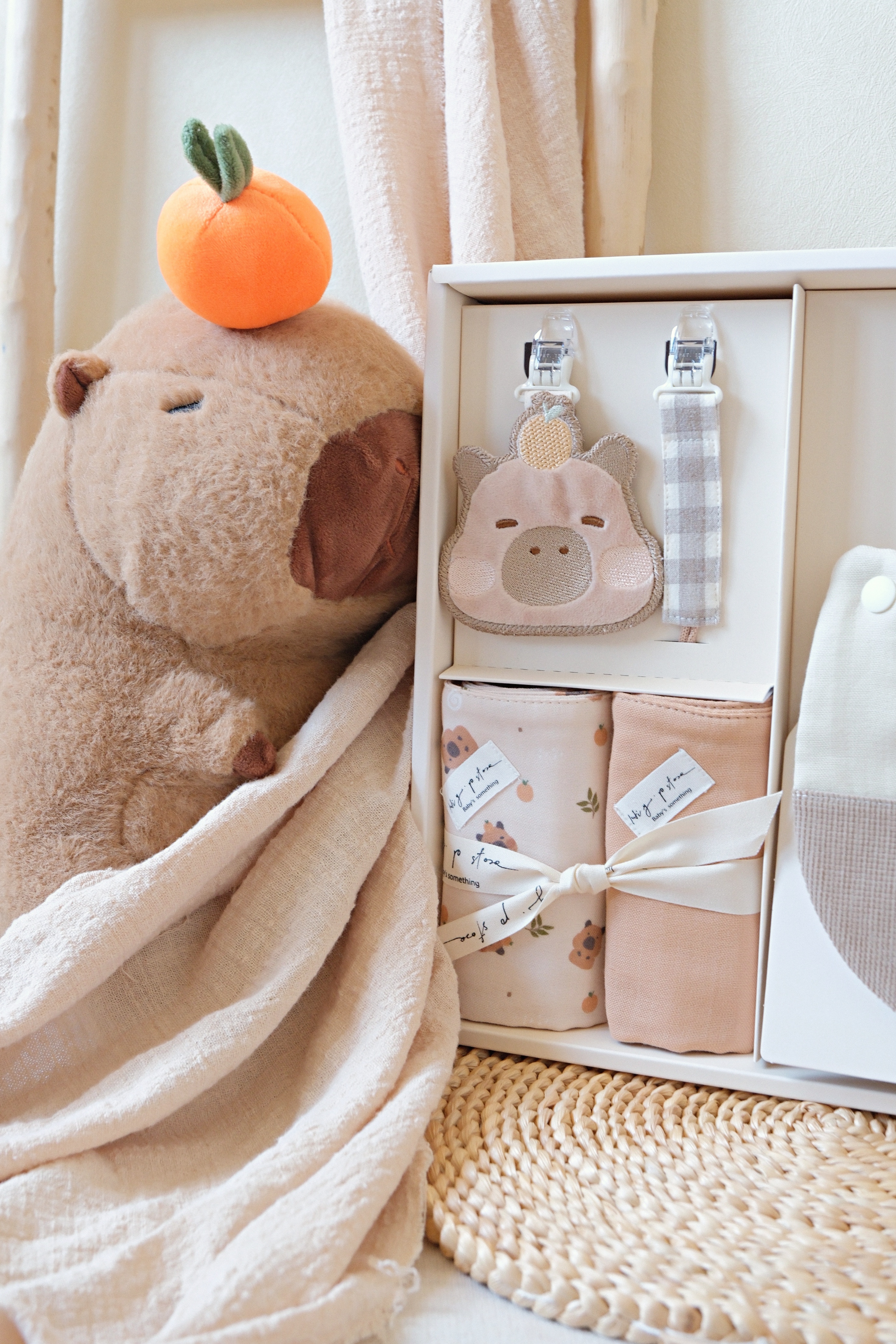 Hi Y.P store-訂製彌月禮盒組-期間限定款-刺繡卡皮巴拉