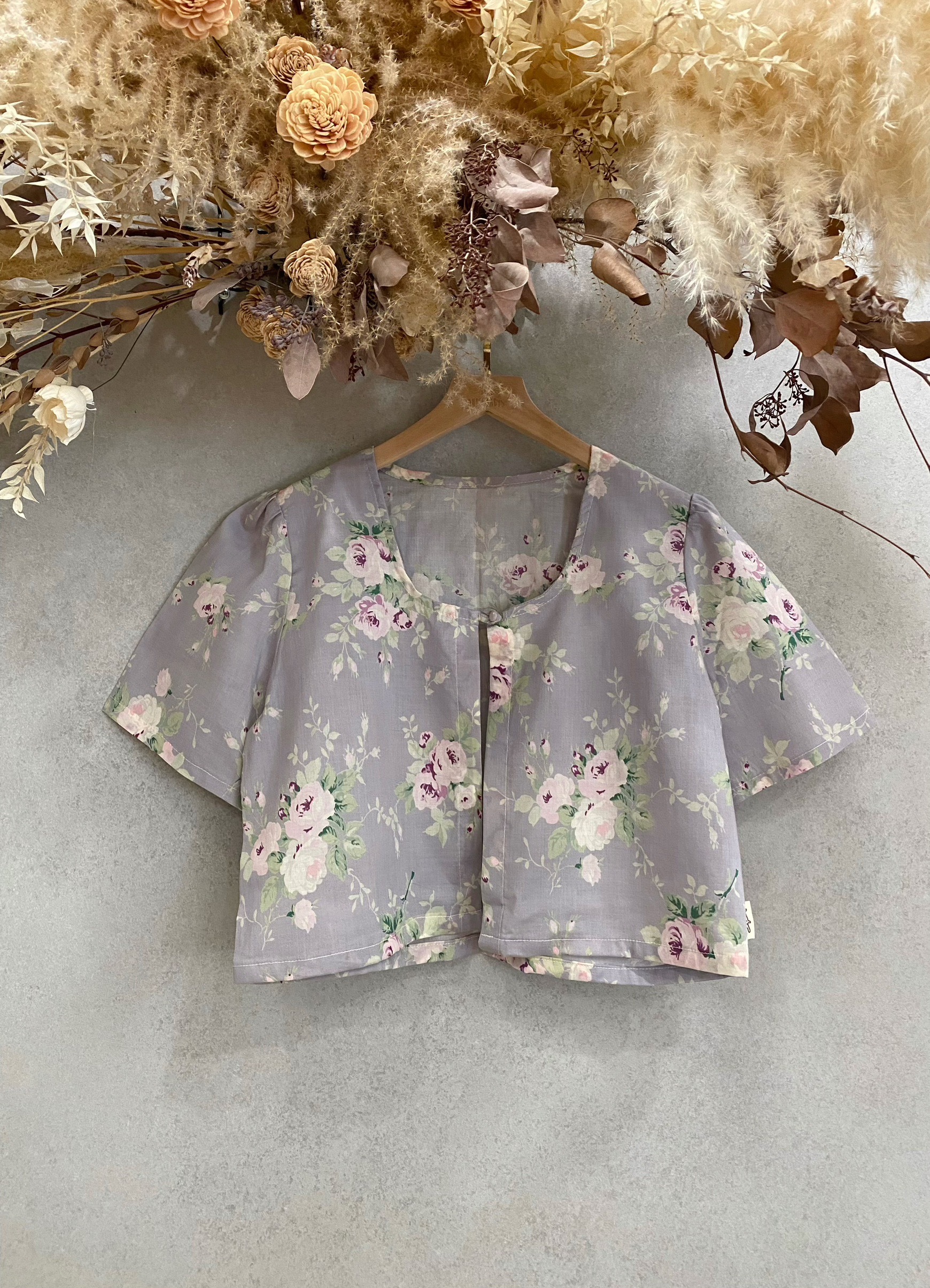 灰底粉花卉 媽咪小開衫