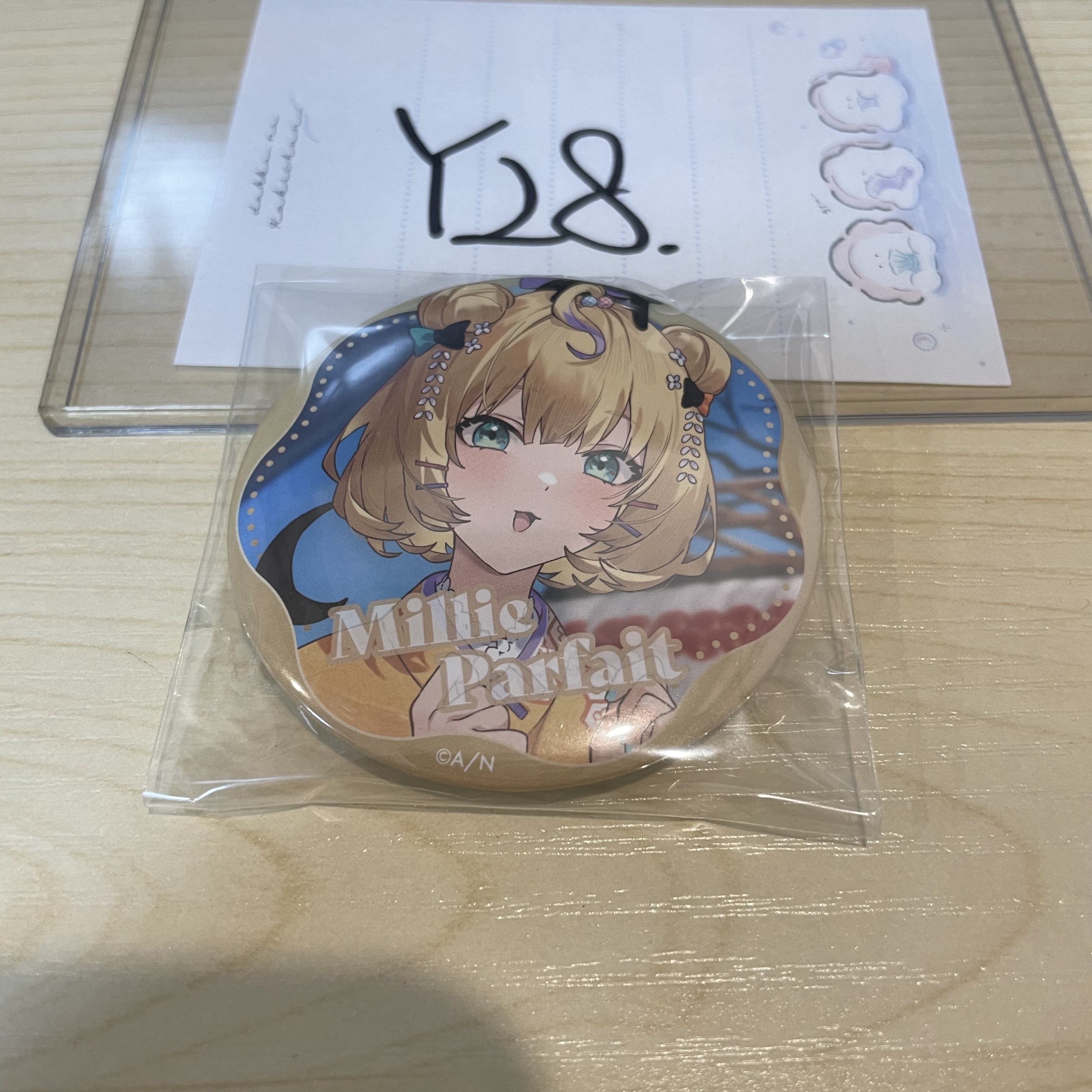 彩虹社 MILLIE 襟章                                            Y28