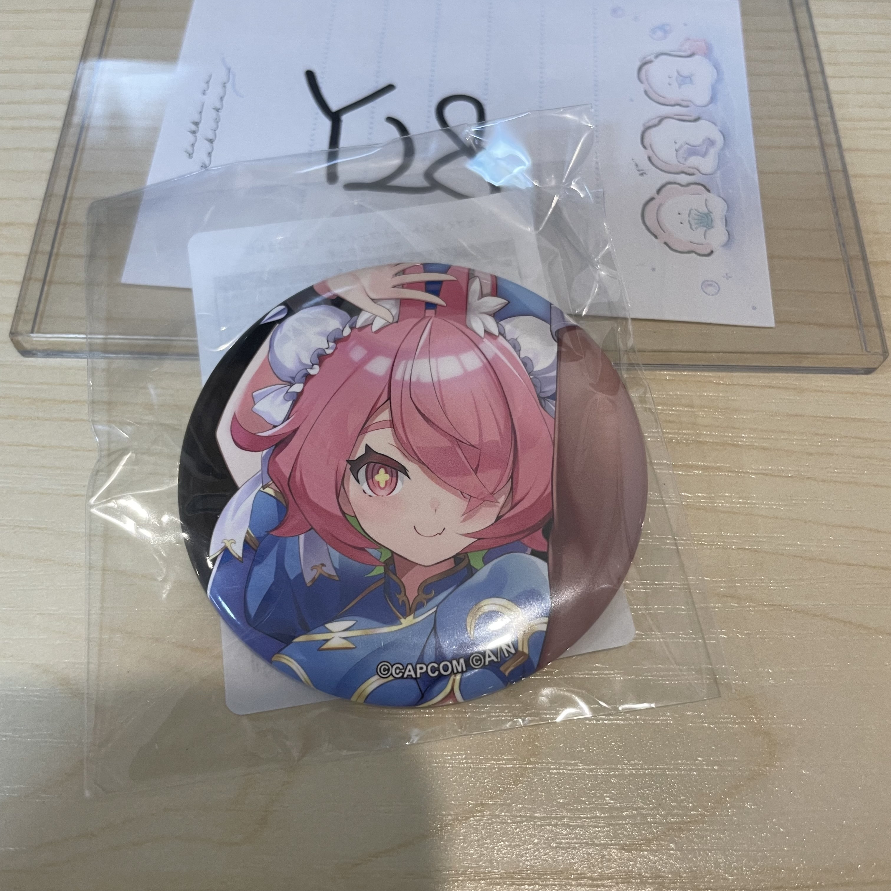 彩虹社 桃 襟章                                             Y28