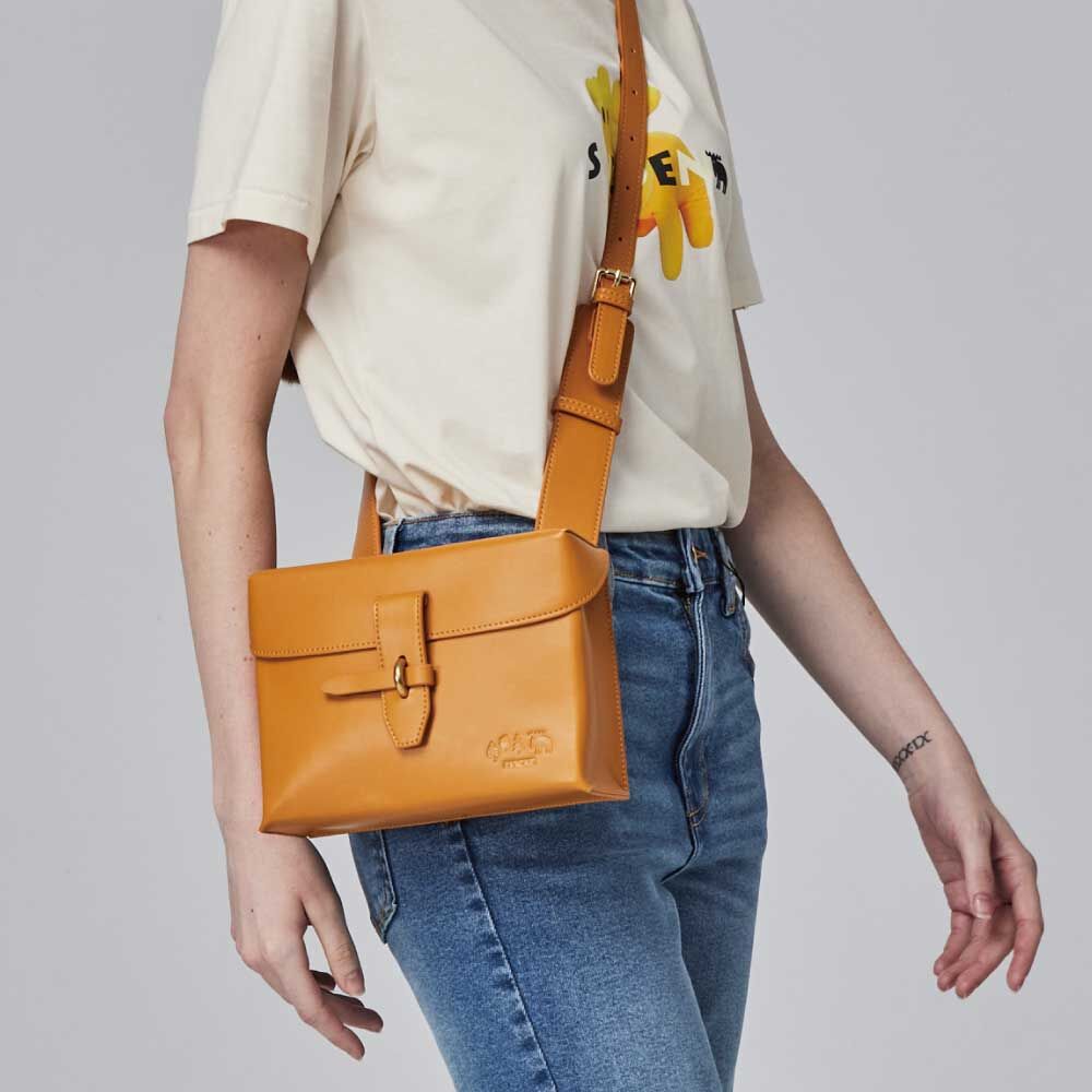 moz瑞典 駝鹿 防潑水 皮革牛奶盒(芒果黃)