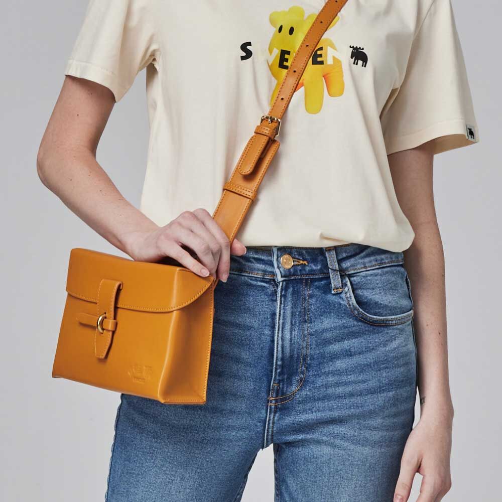 moz瑞典駝鹿防潑水皮革牛奶盒(芒果黃)