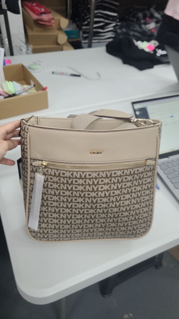 [S] DKNY CHINO/LT KHAKI R41F5E81 ZOIE MESSENGER, 755403741288 (SD1356)