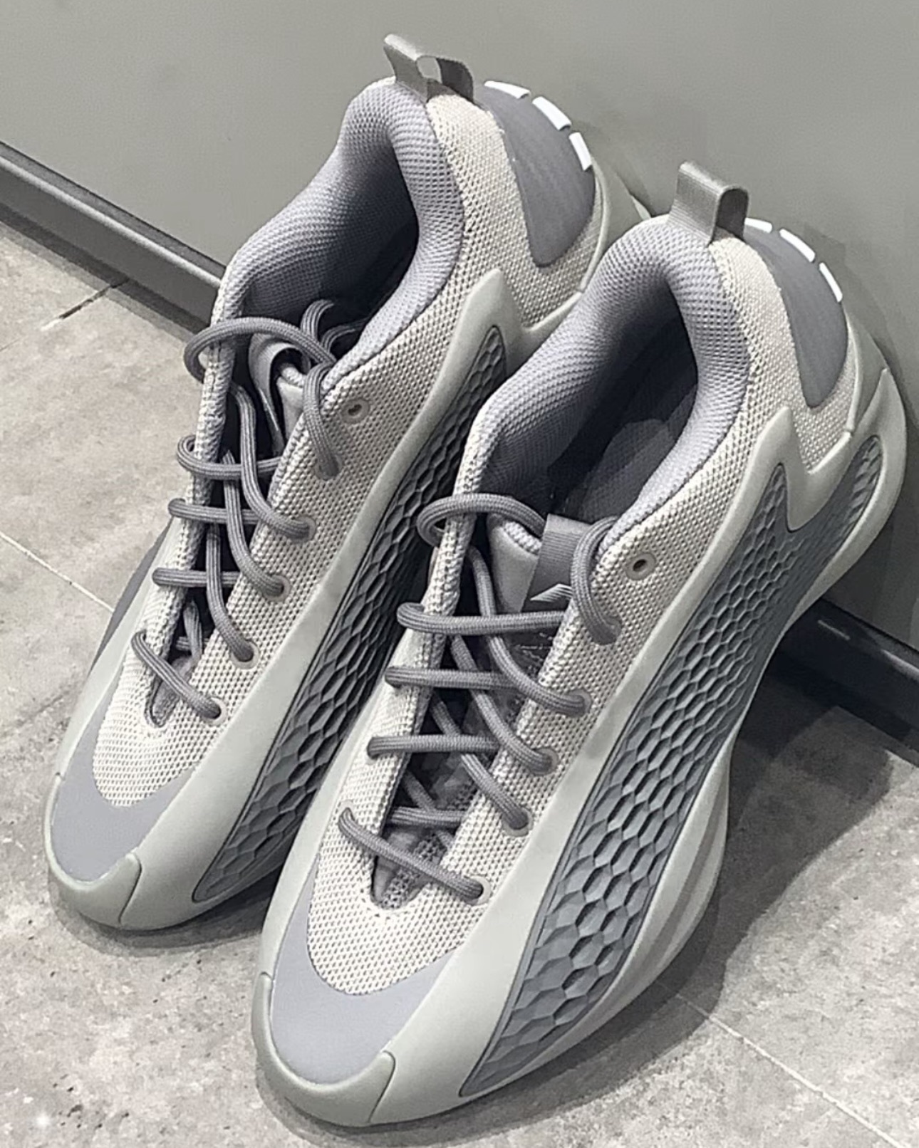 男鞋 ADIDAS ANTHONY EDWARDS 1 LOW 酷灰 灰 AE1 蟻人 籃球鞋【JS1775】Edwards AE1