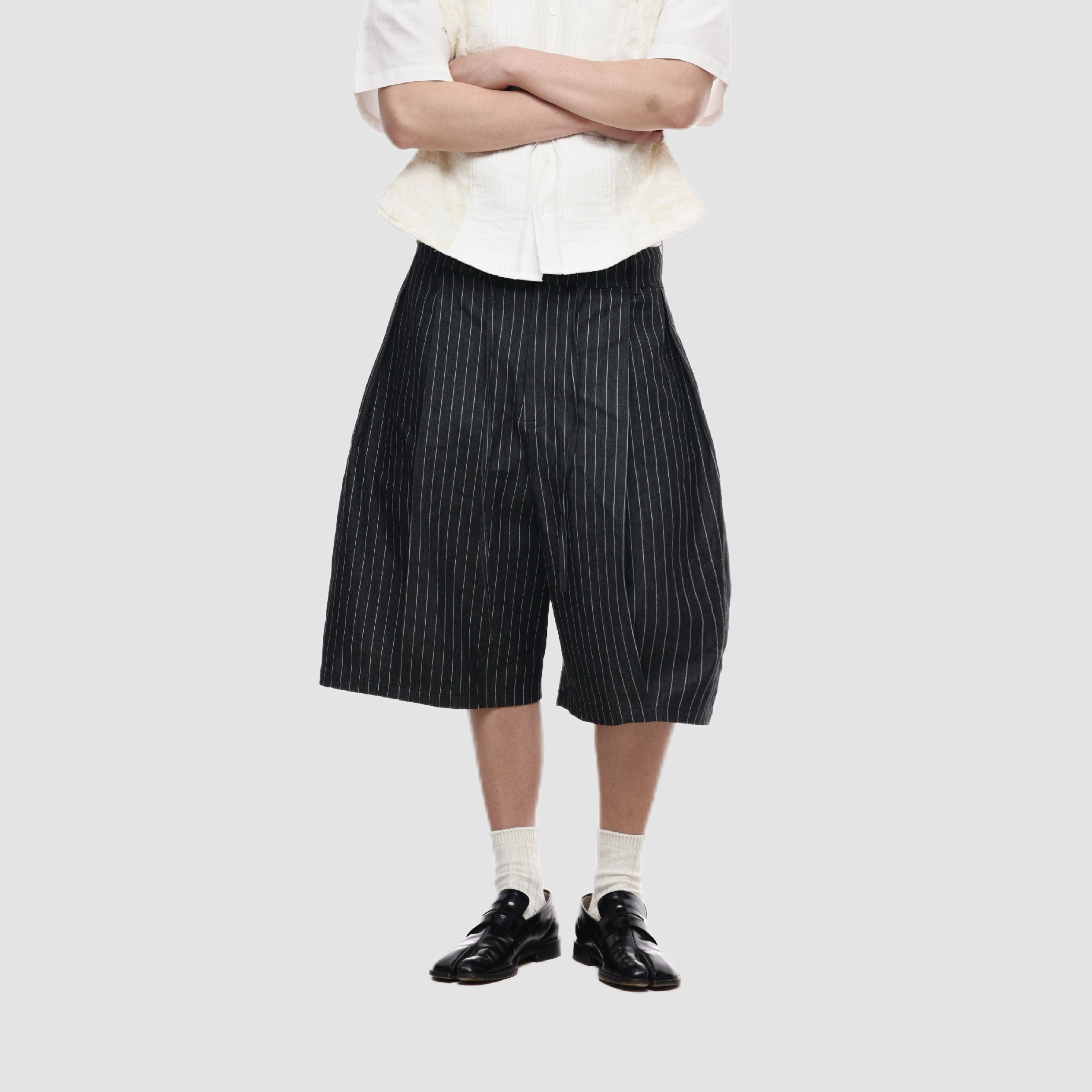 6cRAyon Wide-Leg Double Pleated Shorts 寬版雙褶 條紋短褲