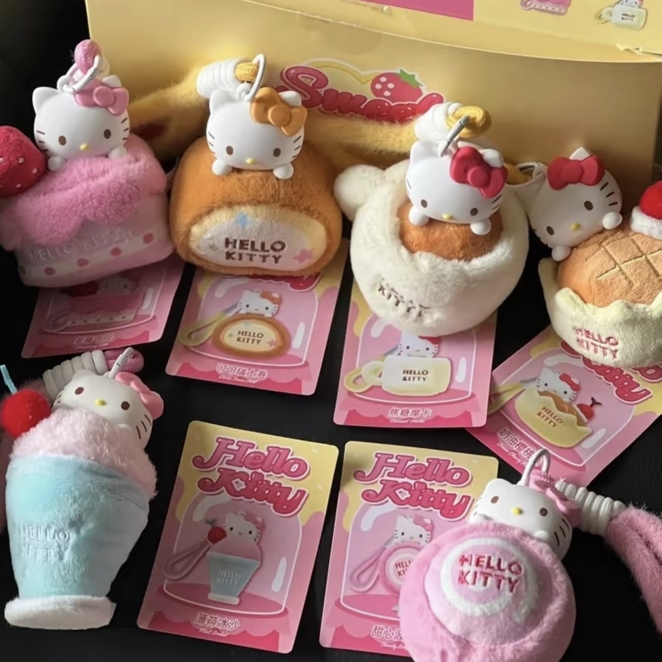 SANRIO 三麗鷗 HELLO KITTY  甜蜜工坊 盲盒 凱蒂貓 香薰 毛絨吊飾 可愛趣味/代購