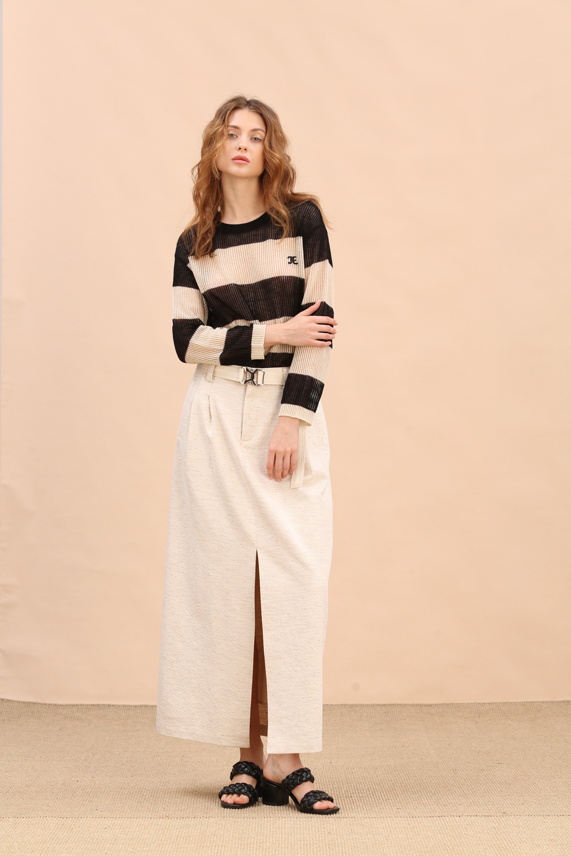 BE10377A1 寬條紋網狀編織毛織