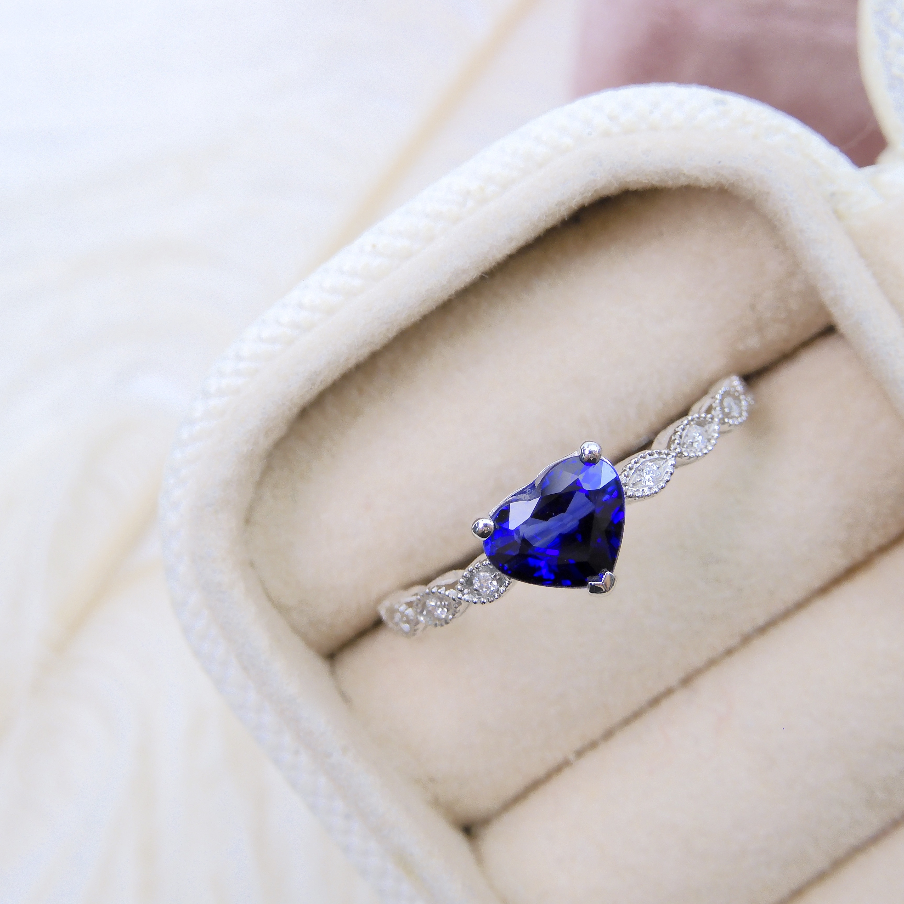 18K金 1.03ct  藍寶石戒指 (配國際證書)