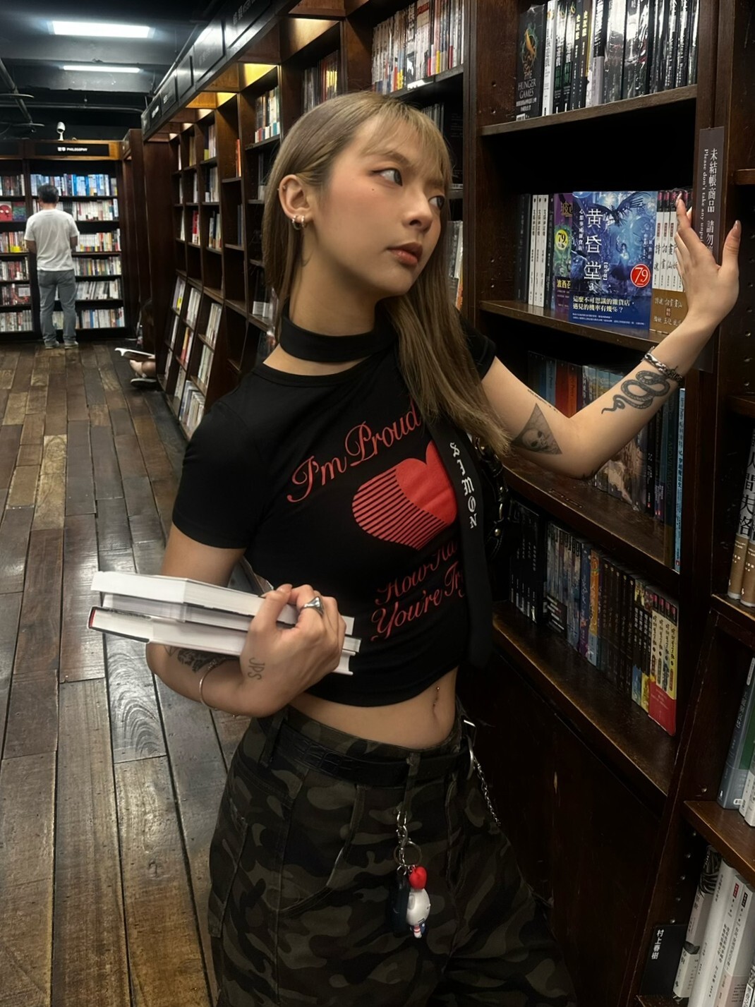 【最後現貨】韓國 愛心光波 L🤍VE 貼身 短版 短袖 上衣