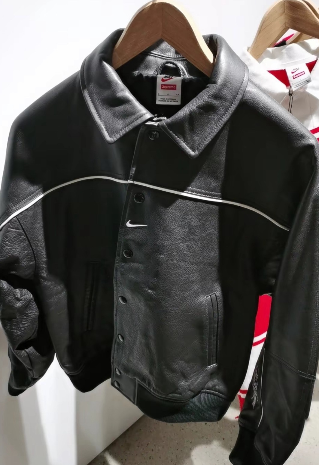 Supreme x Nike 聯名皮革校隊夾克