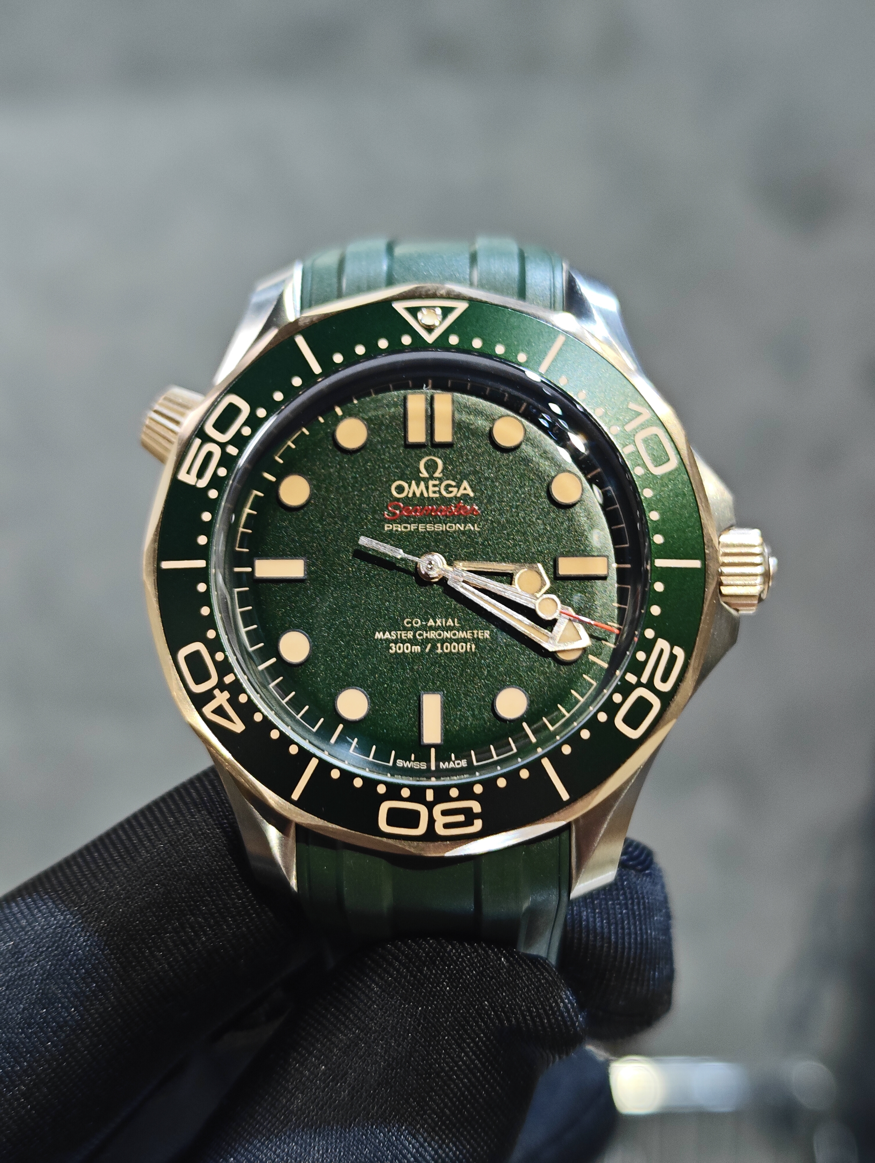 210.92.42.20.10.001 | OMEGA SEAMASTER GREEN TITANIUM