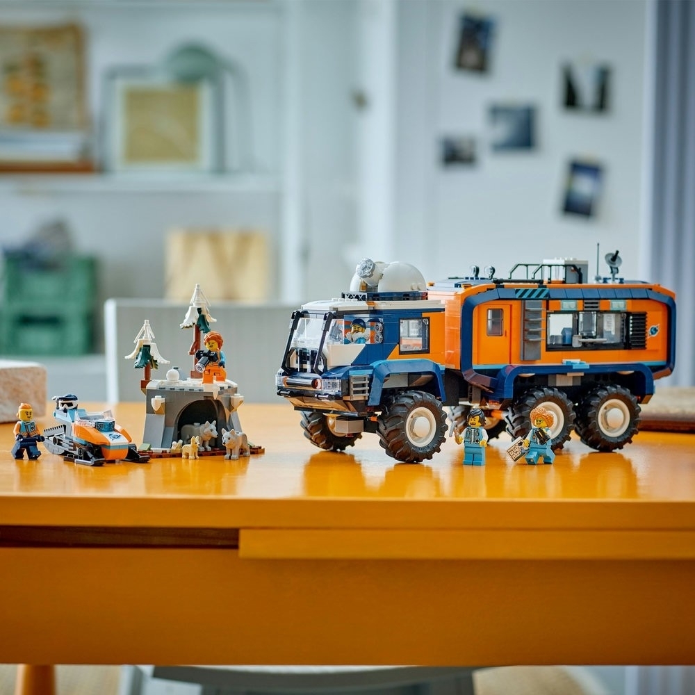 60471 - Arctic Explorer Science Lab Truck