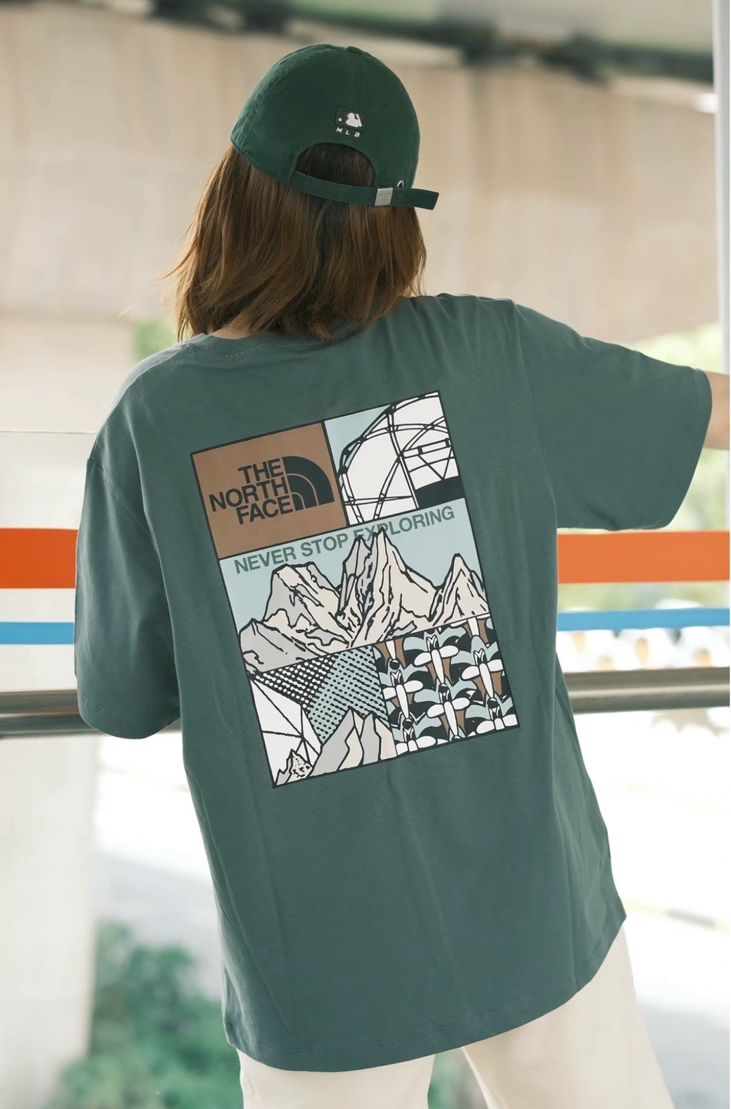 THE NORTH FACE 城市戶外印花短袖T恤（鴨綠）