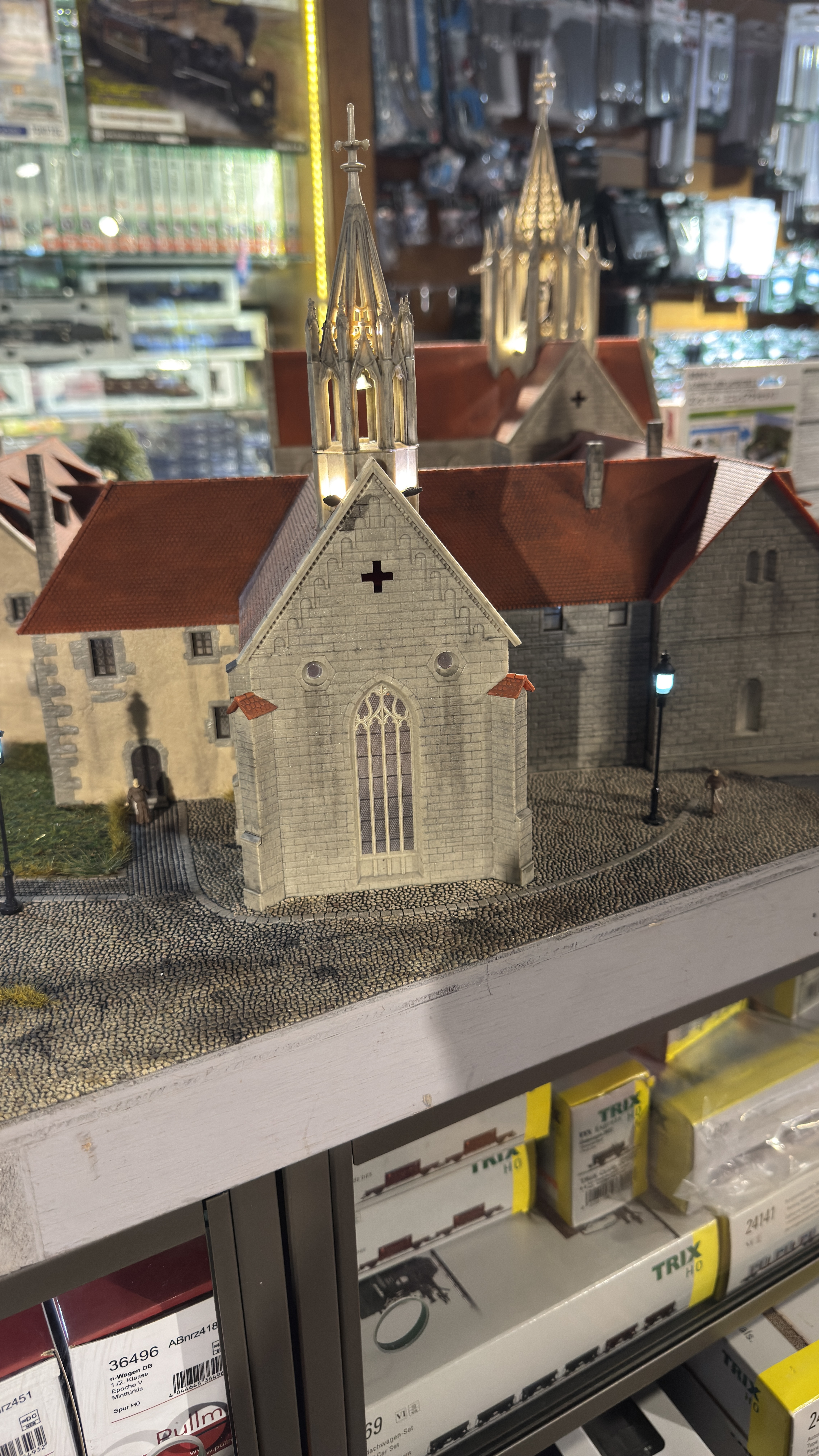 大型景 HO規 修道院裡的鐘聲與誓言