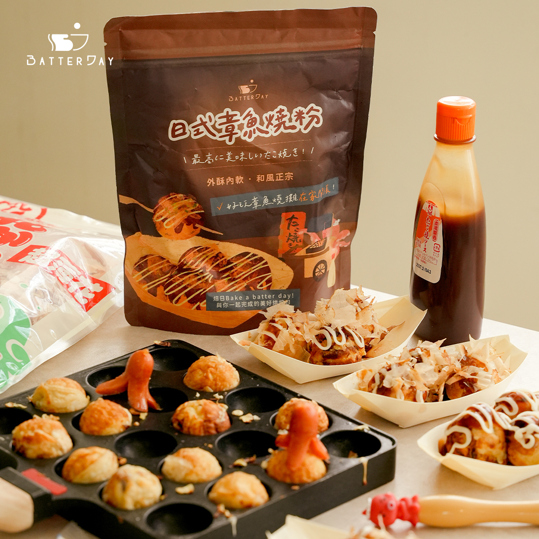 “焙日章魚燒粉製作畫面，章魚燒木船與很多好吃章魚燒”