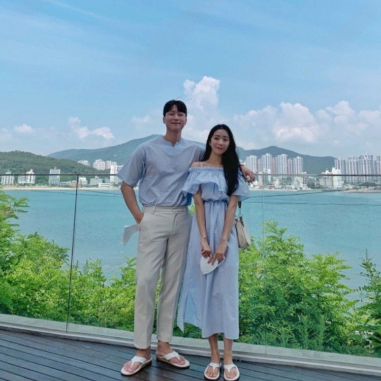 盛夏微光情侶裝（男款T恤 / 女款荷葉邊洋裝）