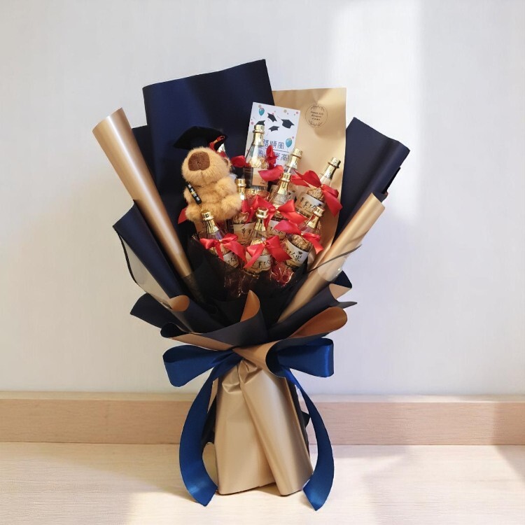 畢業卡皮巴拉香檳酒瓶金莎巧克力花束,卡比巴拉金莎酒瓶花束,capybara-bouquet卡皮巴拉花束,卡比巴拉花束,卡皮巴拉畢業花束,capybara-bouquet