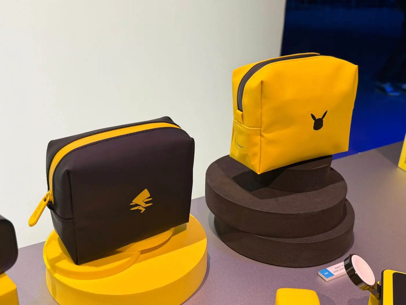 日本Anker 皮卡丘造型聯名收納袋