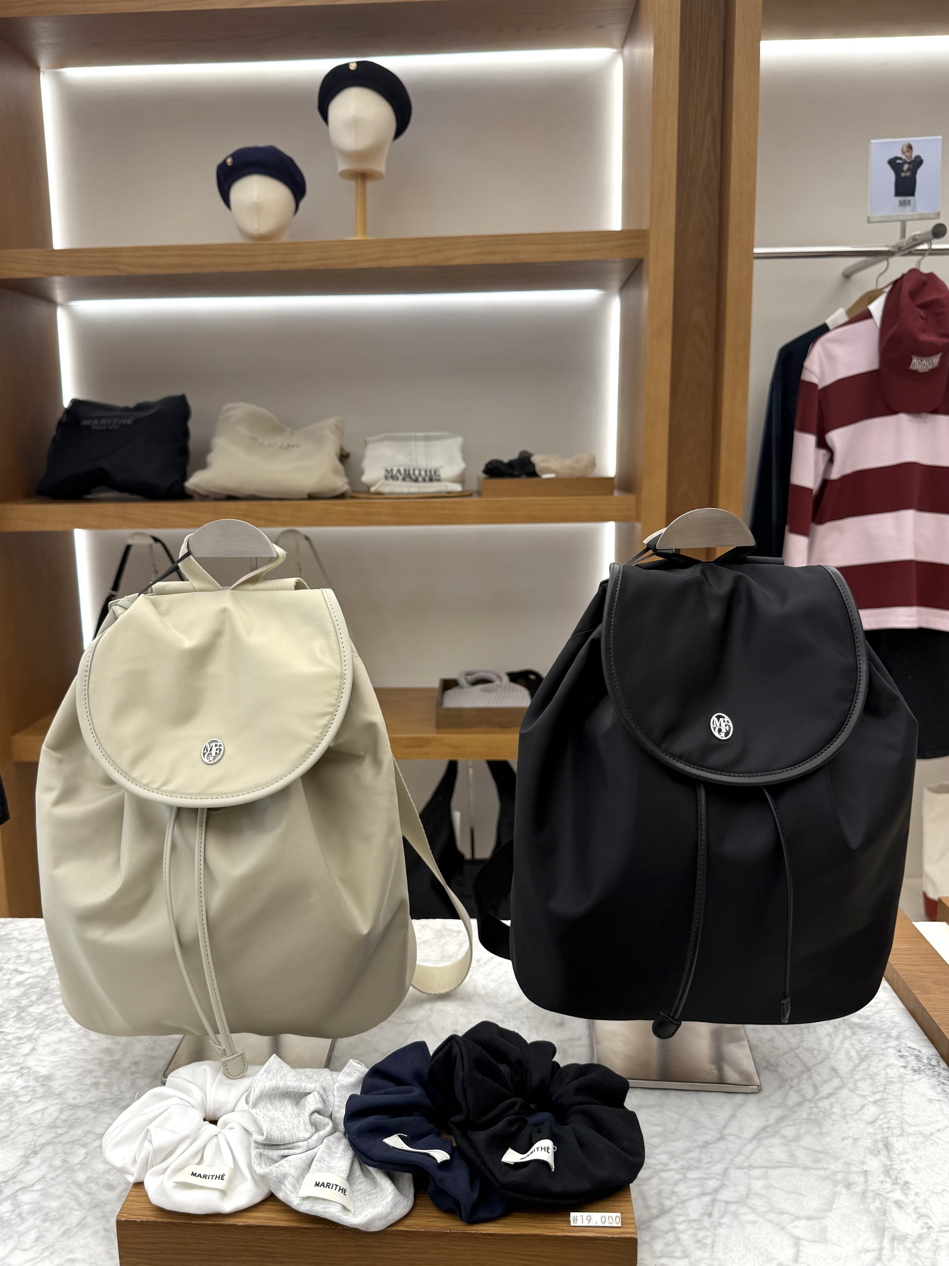 MFG) Marithe - CIRCLE LOGO BUCKET BACKPACK
