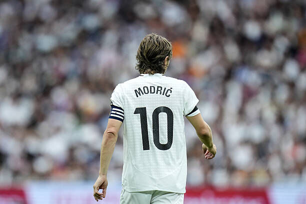 2024 Real Madrid Authentic Home Shirt with 10 MODRIC (LA LIGA)