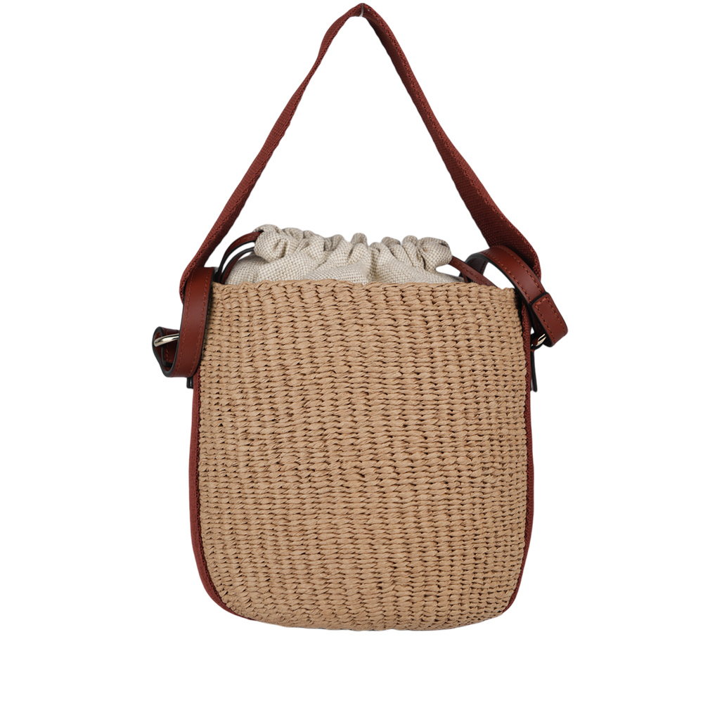 【CHLOE'】Horse Medal 浮雕標誌束口小款編織水桶包(棕色) CHC25SS592O8227S