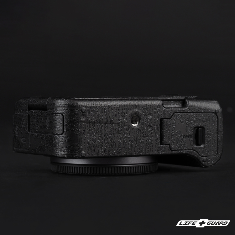 LIFE+GUARD Canon EOS R50V 貼膜底部展示圖，獨特塗層風格