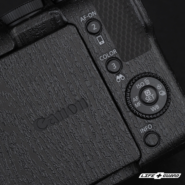 LIFE+GUARD  Canon EOS R50V 相機背面特寫，獨特塗層風格