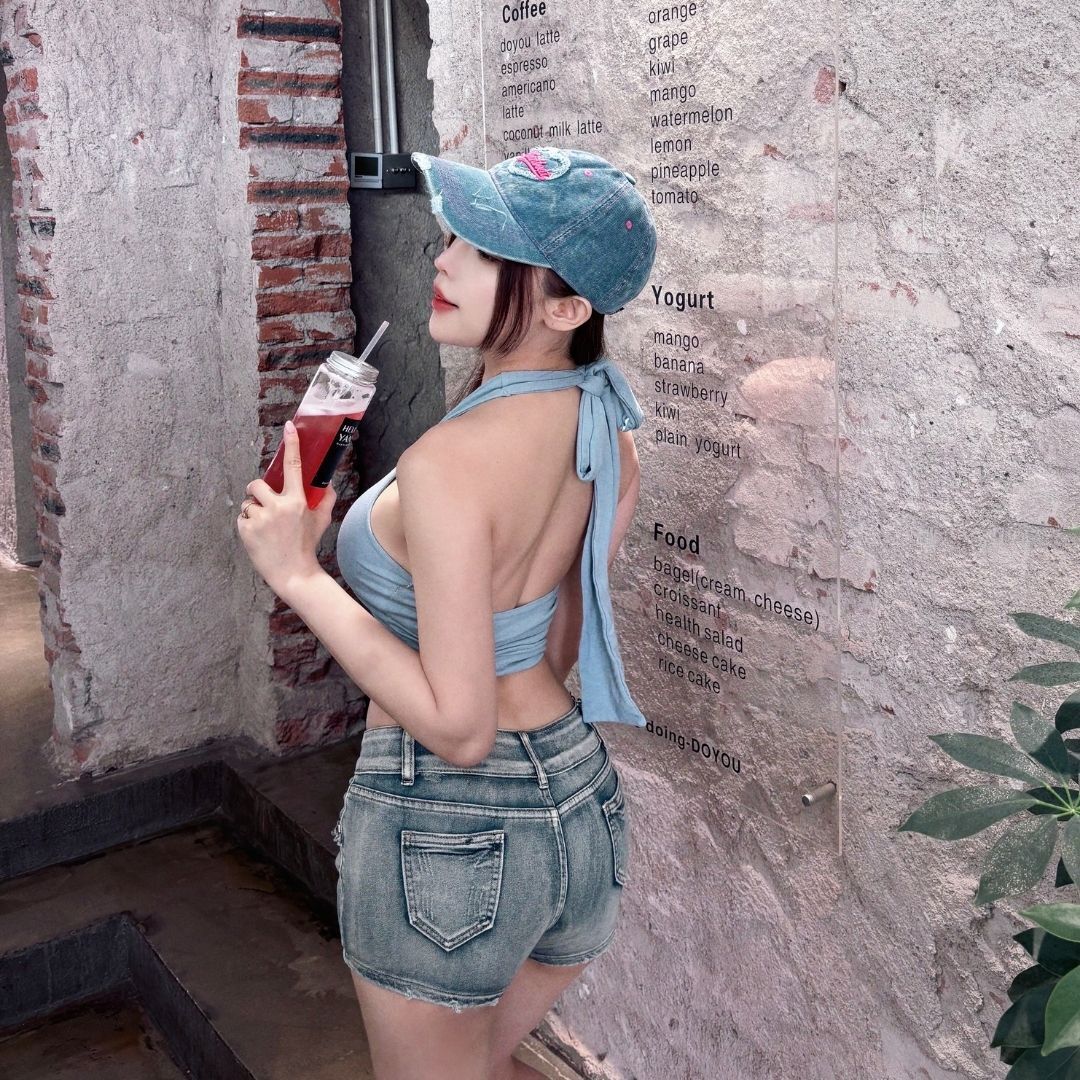 【DOMISS自訂】辣感回頭率｜綁帶掛脖露背背心-2色 (現貨)