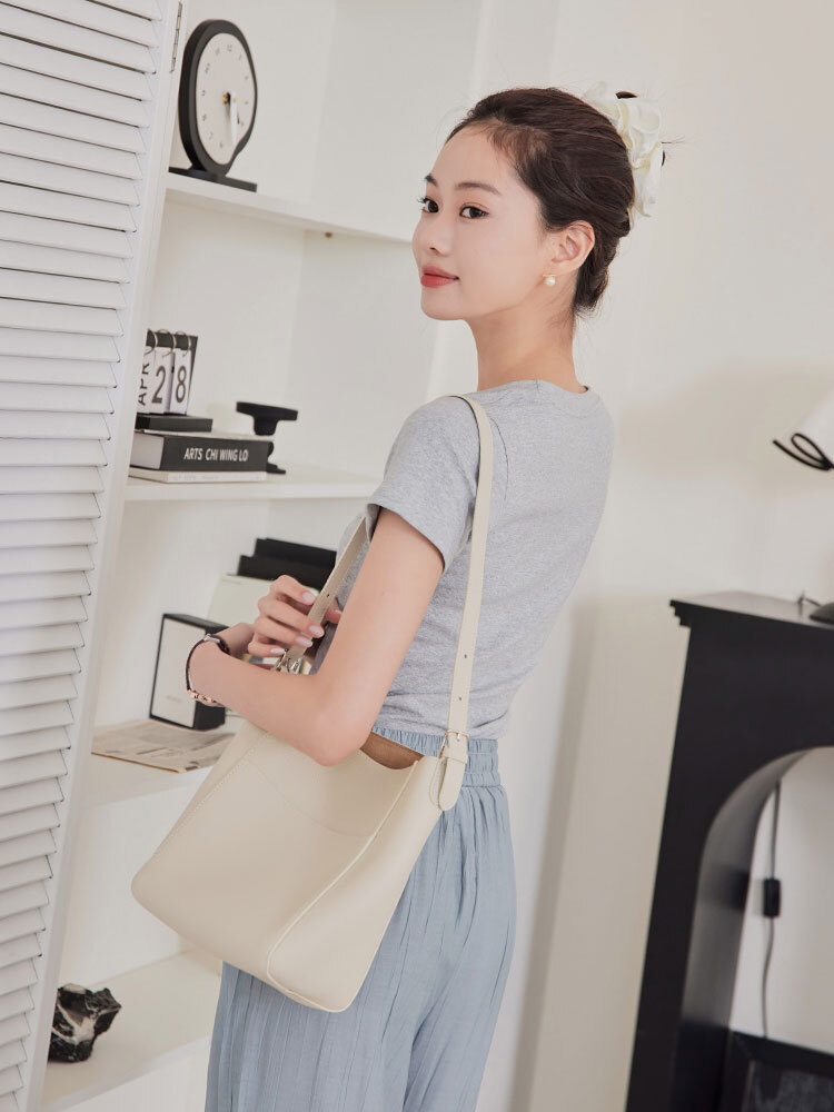 復古荔枝紋真皮水桶包