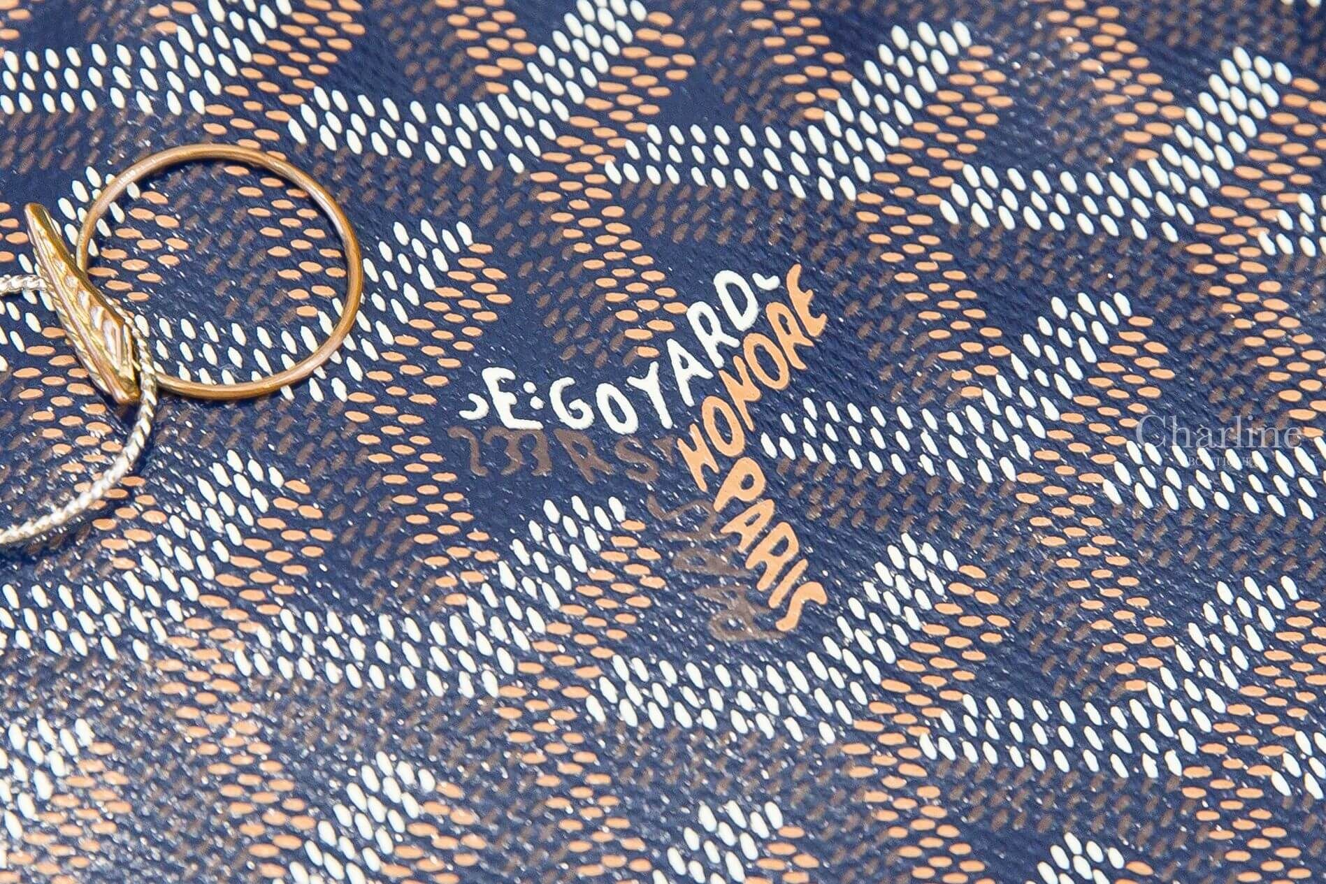 Goyard Sénat PM Pouch 海軍藍小型小牛皮黃色內裡銀色拉鍊零錢包