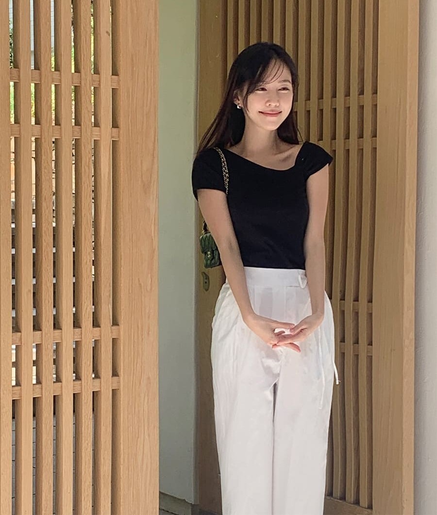 韓國Cherrykoko授權 韓系小心機不對稱領莫代爾上衣