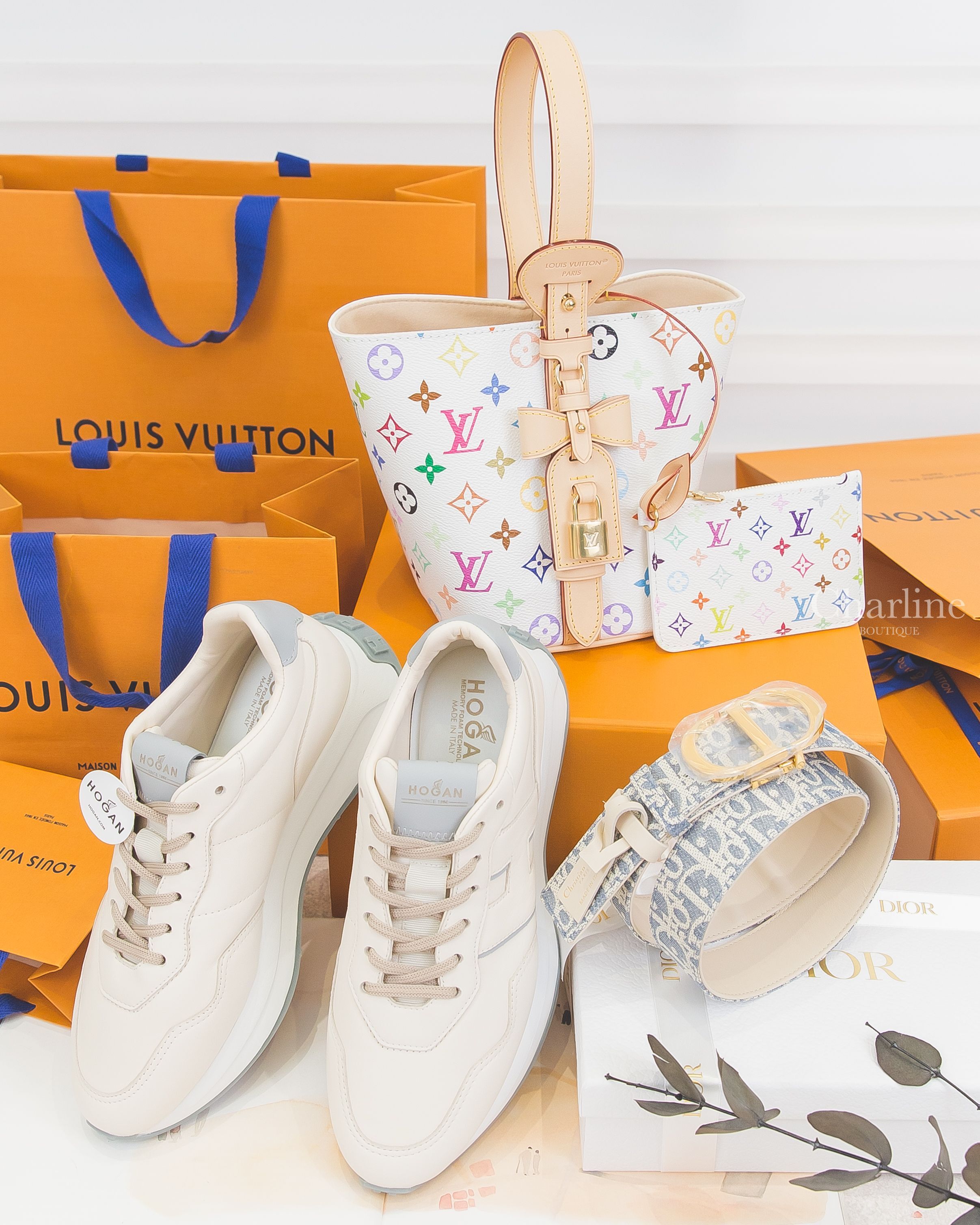 Louis Vuitton LV x TM All In BB 聯名款白色三彩老花牛皮飾邊金色鎖頭蝴蝶結吊牌手提肩背包,Dior 30 Belt 淺藍色白色復古老花棉質提花織紋/白色牛皮金CD蒙田皮帶-Charline Boutique 精品代購