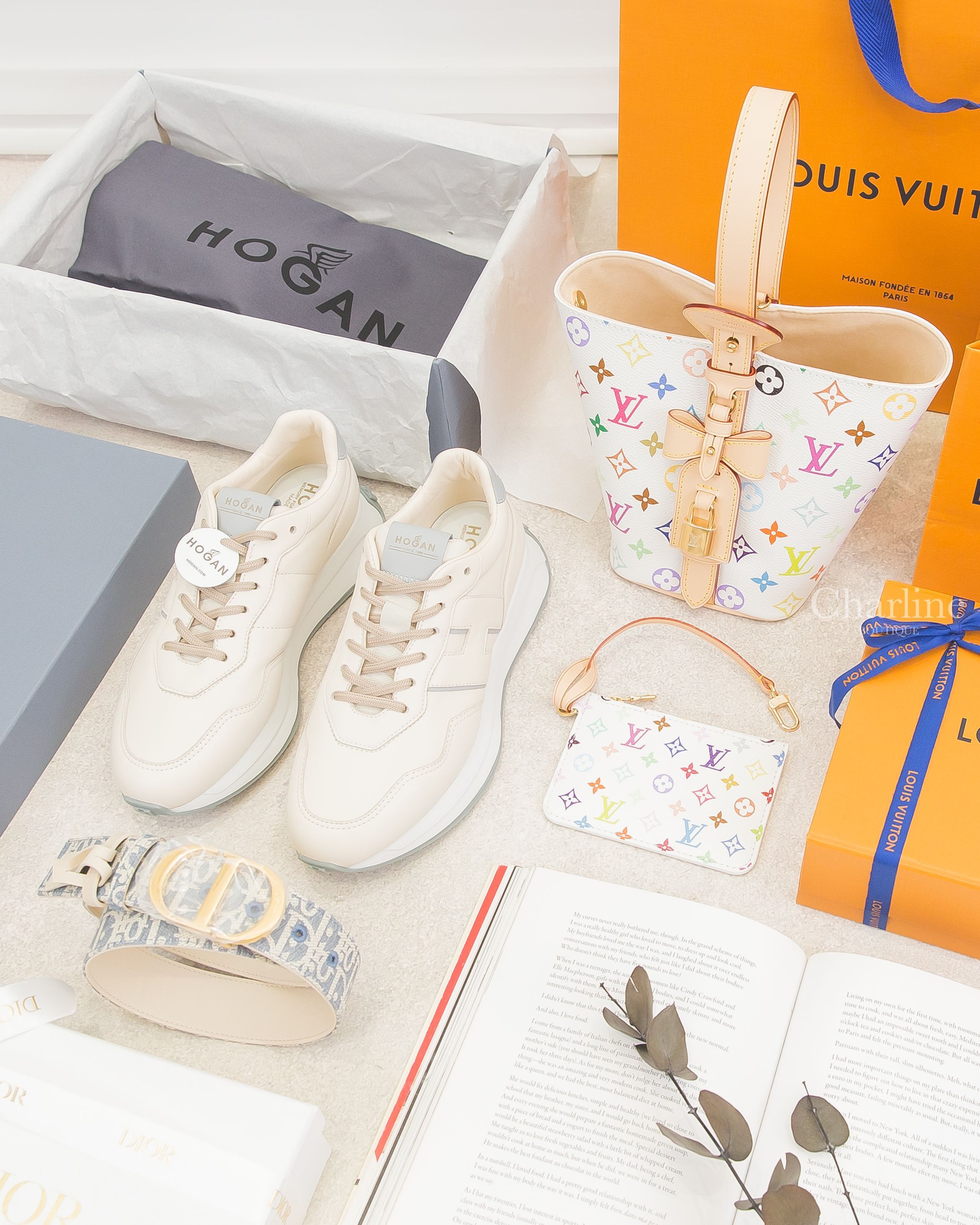 Louis Vuitton LV x TM All In BB 聯名款白色三彩老花牛皮飾邊金色鎖頭蝴蝶結吊牌手提肩背包,Dior 30 Belt 淺藍色白色復古老花棉質提花織紋/白色牛皮金CD蒙田皮帶-Charline Boutique 精品代購