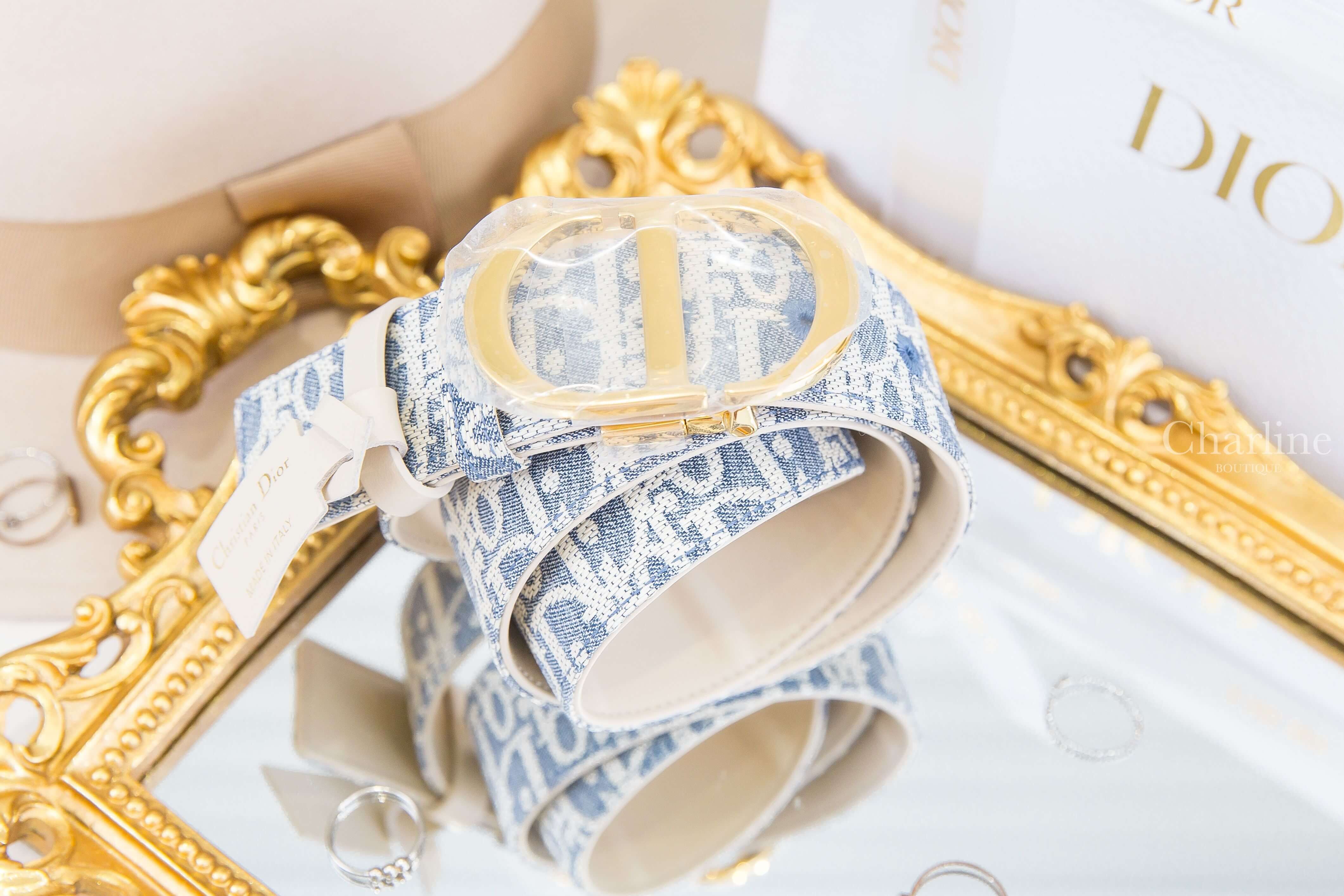Dior 30 Montaigne Reversible Belt 淺藍色白色復古老花棉質提花織紋/白色牛皮金CD蒙田3.5cm皮帶-Charline Boutique 精品代購
