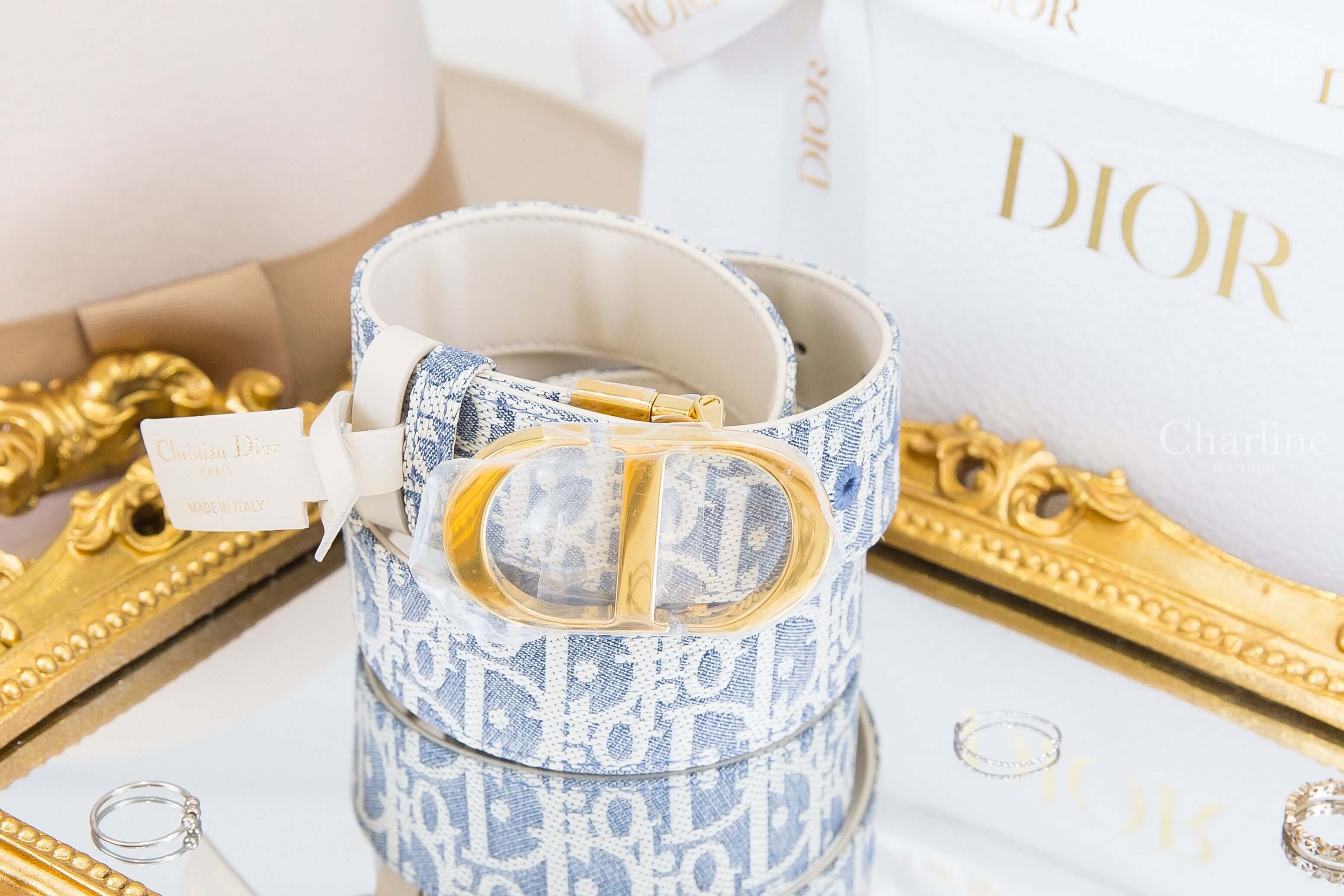 Dior 30 Montaigne Reversible Belt 淺藍色白色復古老花棉質提花織紋/白色牛皮金CD蒙田3.5cm皮帶-Charline Boutique 精品代購