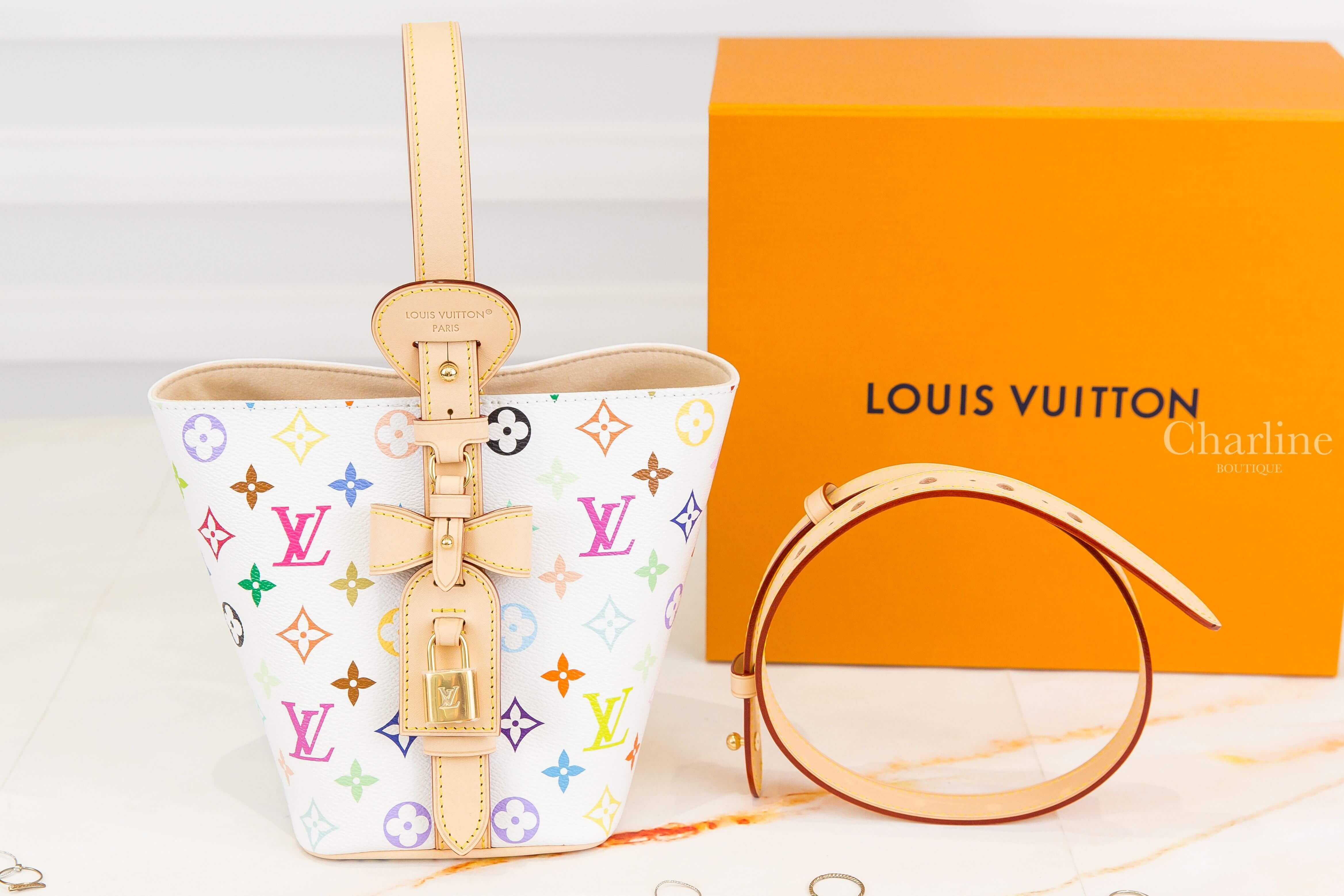 Louis Vuitton LV x TM All In BB 聯名款白色三彩老花牛皮飾邊金色鎖頭蝴蝶結吊牌手提肩背包-Charline Boutique 精品代購