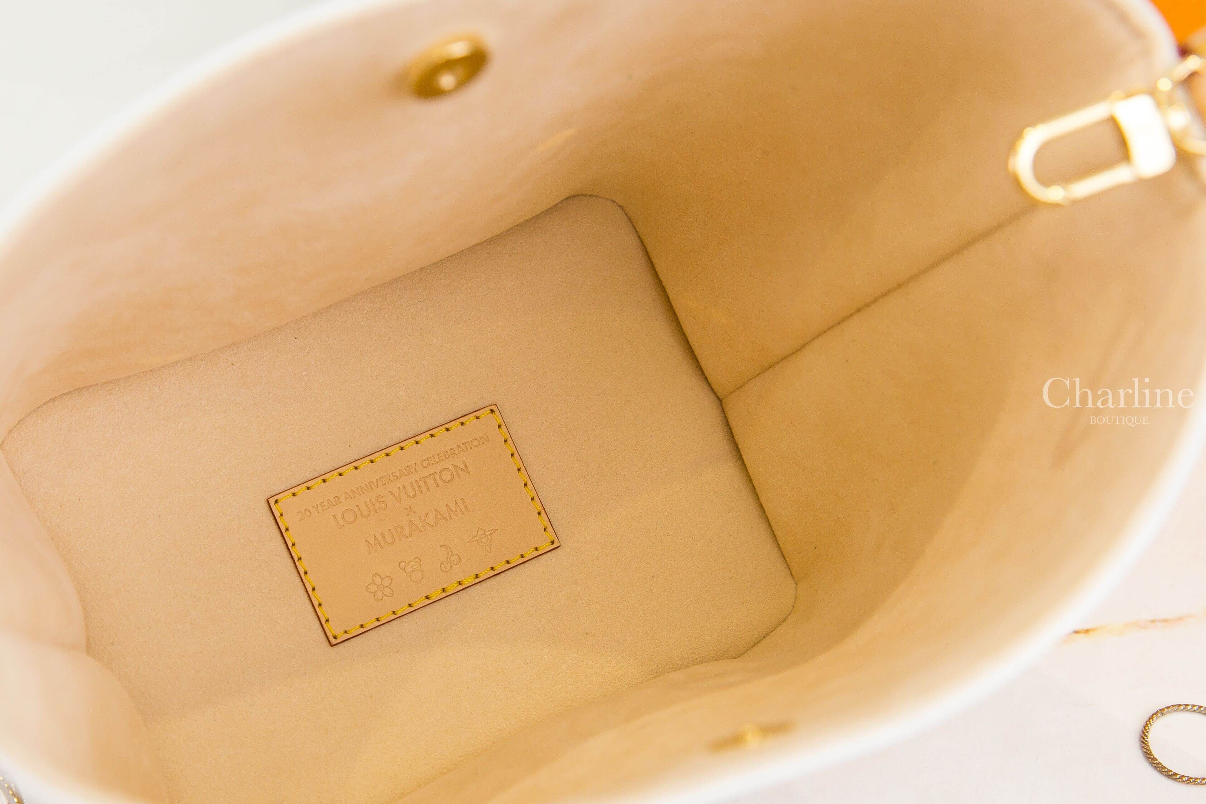 Louis Vuitton LV x TM All In BB 聯名款白色三彩老花牛皮飾邊金色鎖頭蝴蝶結吊牌手提肩背包-Charline Boutique 精品代購