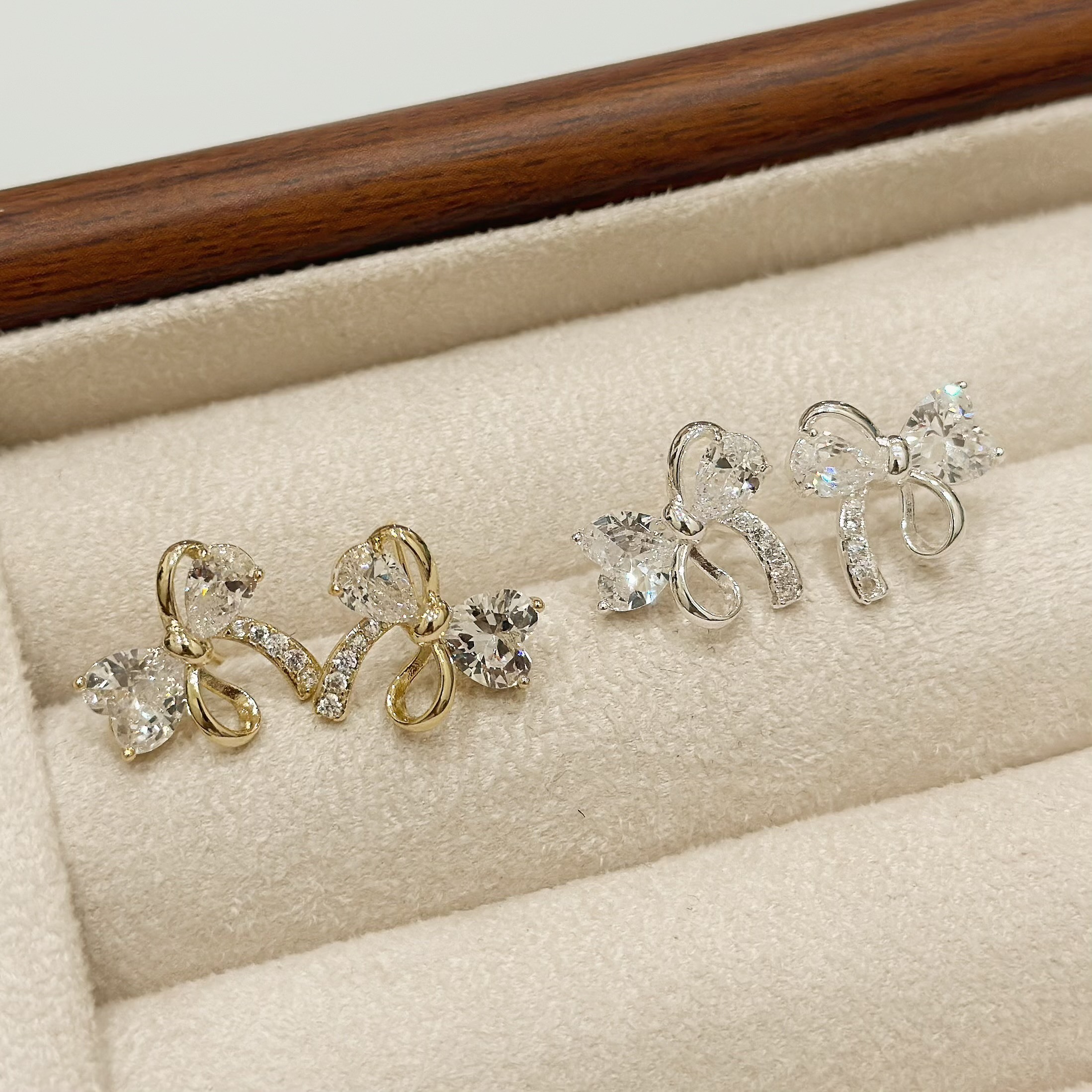 B286鋯石蝴蝶結耳針