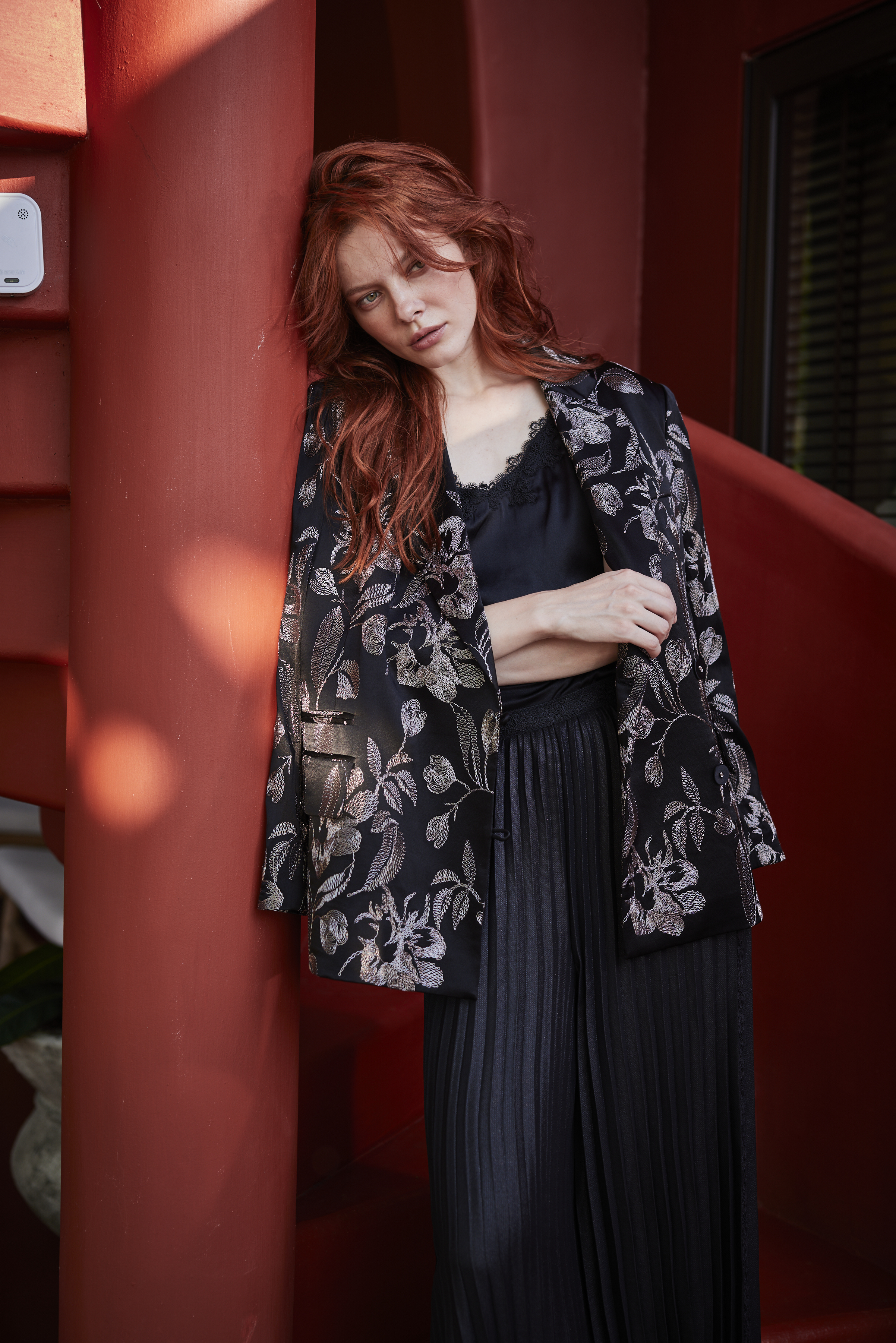 BE10102B1 金紅吉祥雷斯鑲崁百褶寬褲 (2色)