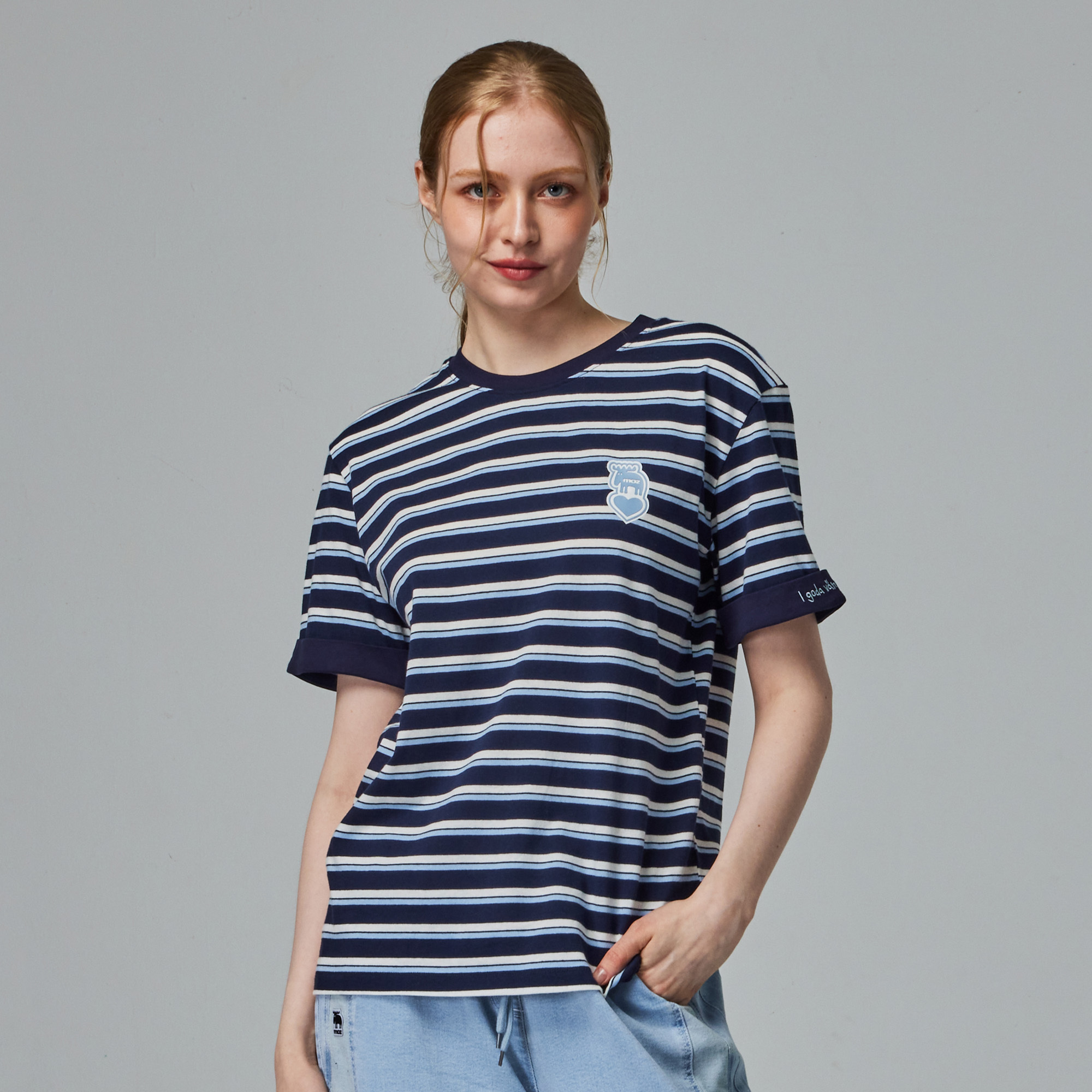 moz瑞典 駝鹿 愛心駝鹿 舒適柔棉 100%純棉條紋短T-袖口反摺刺繡-藏青條紋(亞洲版)女款