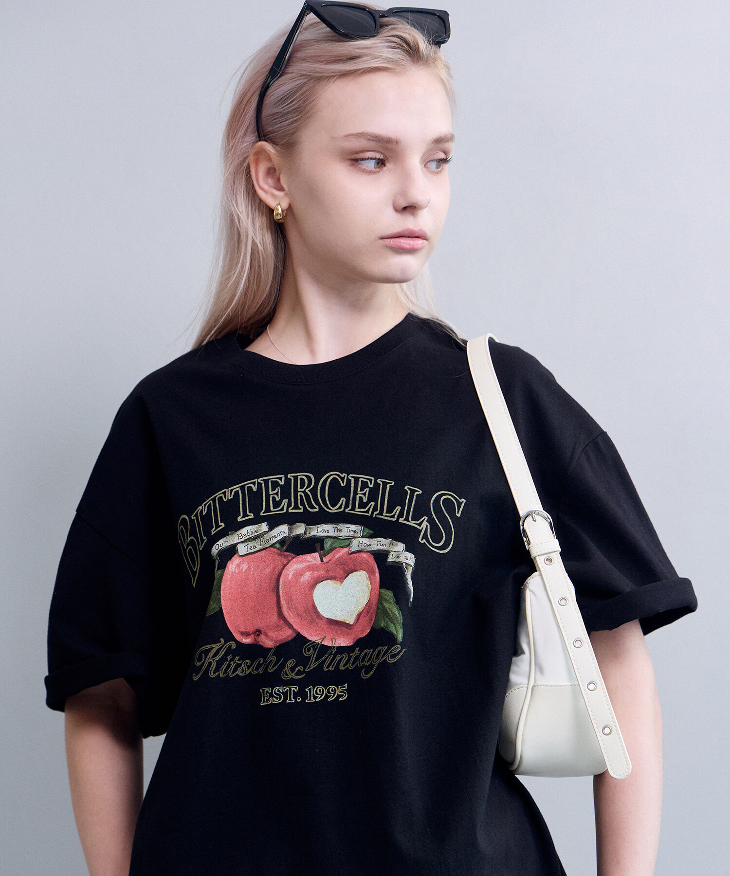 Red Apple Tee-Black