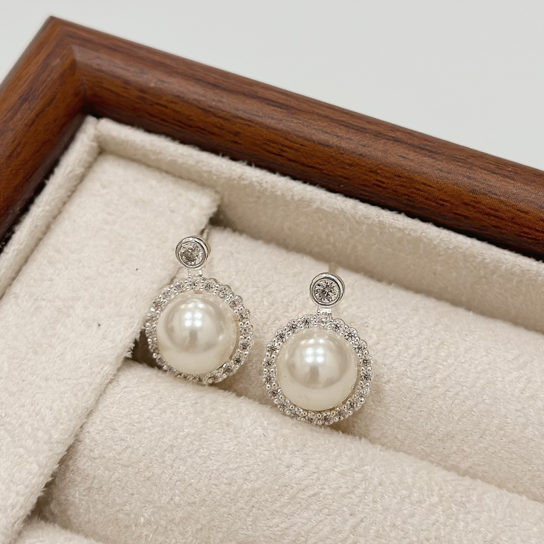 B298單鑽排鑽珍珠耳針