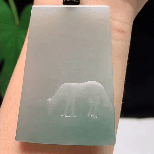 59322 翡翠底色馬牌