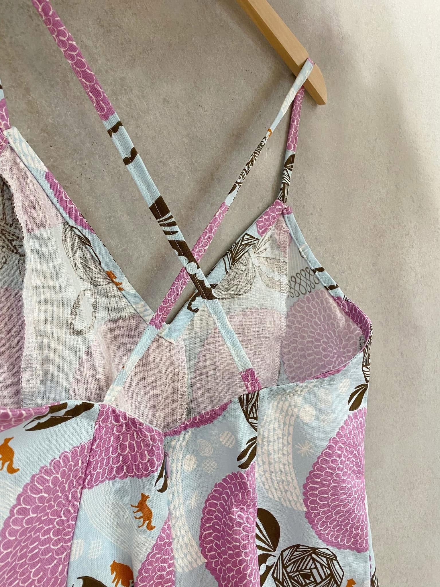 粉玫瑰狼 媽咪後交叉合身短洋裝(S)